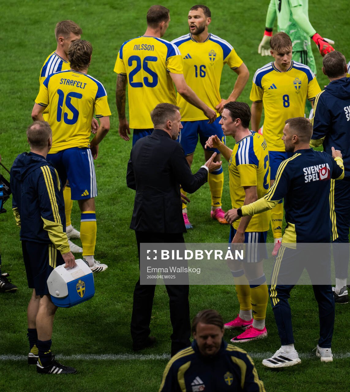 Head coach Graham Potter and Elliot Stroud of Sweden at a