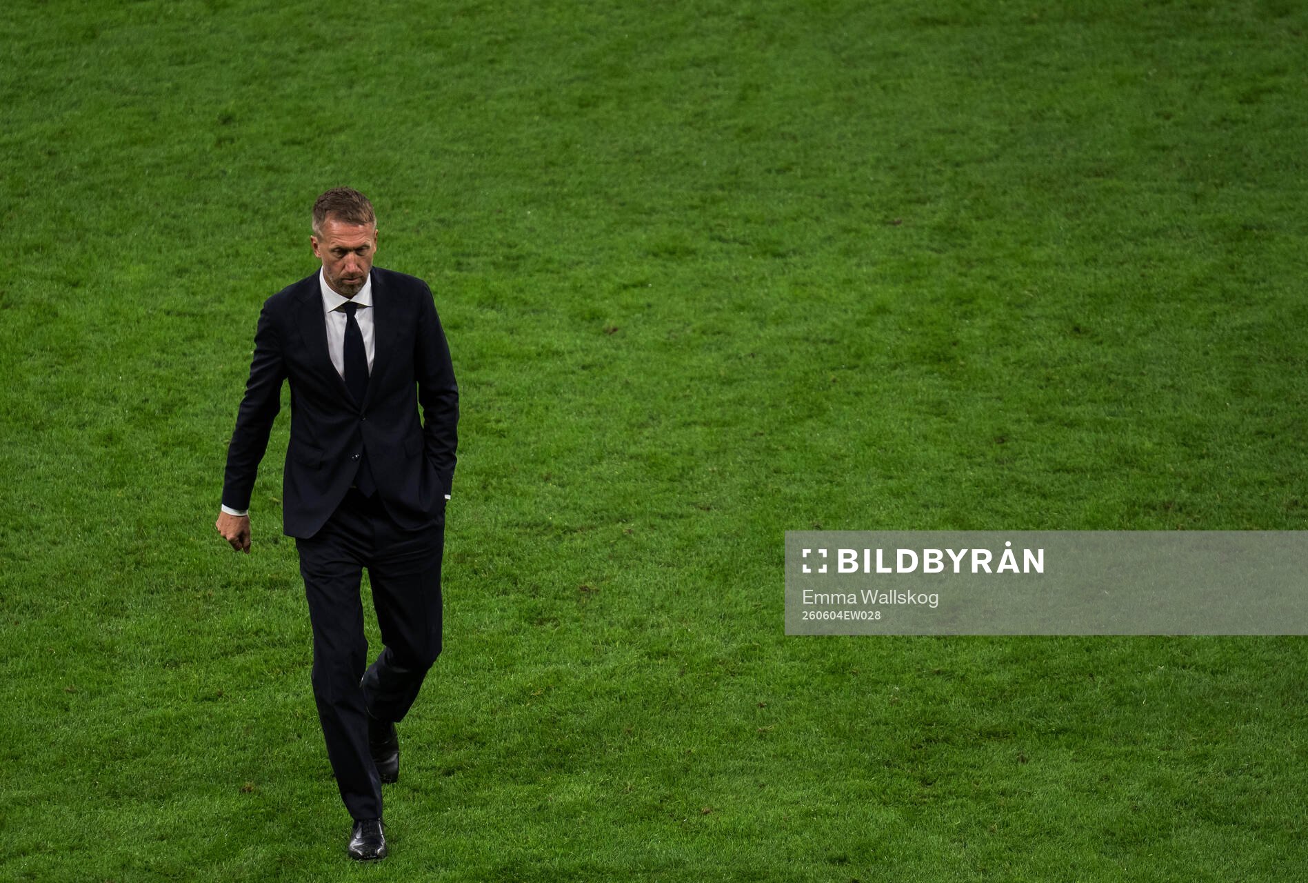 Head coach Graham Potter of Sweden looks dejected