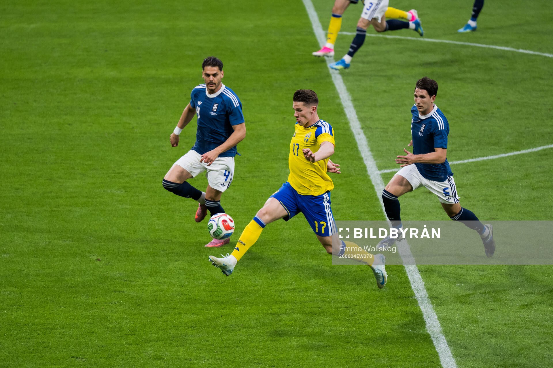 Viktor Gyökeres of Sweden against Ntinos Mavropanos and