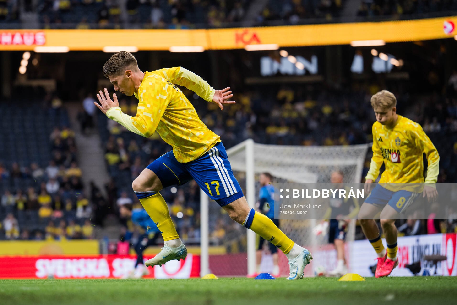 Viktor Gyökeres and Daniel Svensson of Sweden