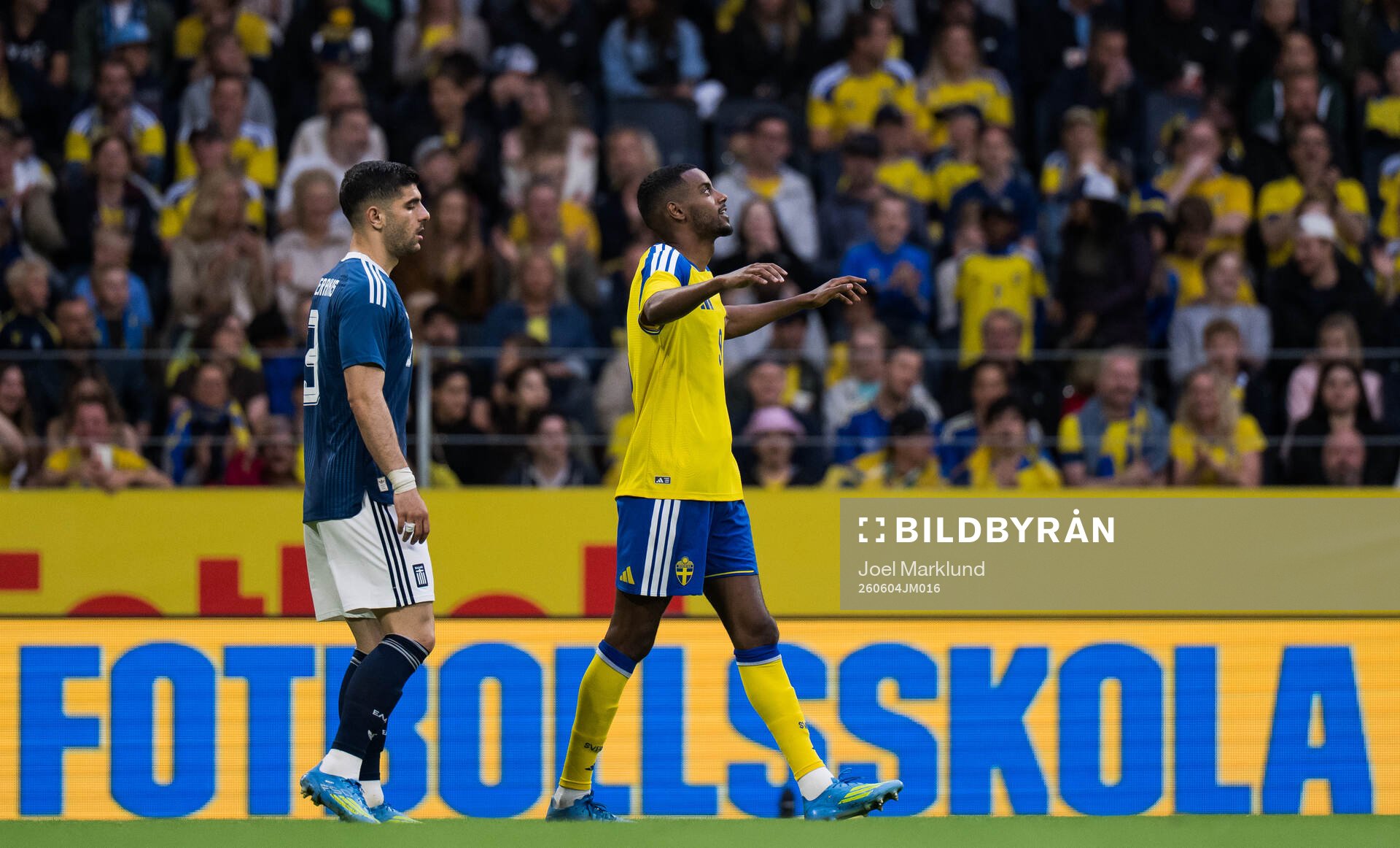 Konstantinos Koulierakis of Greece and Alexander Isak of