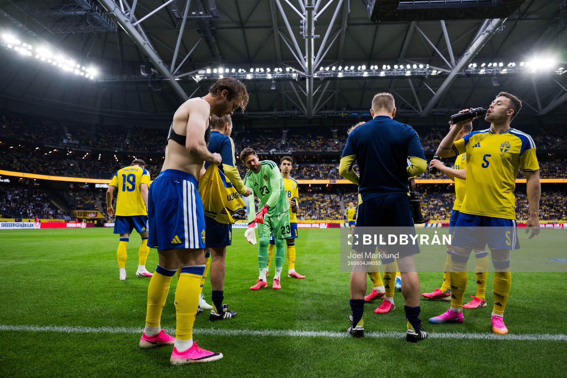 Benjamin Nygren, goalkeeper Kristoffer Nordfeldt and
