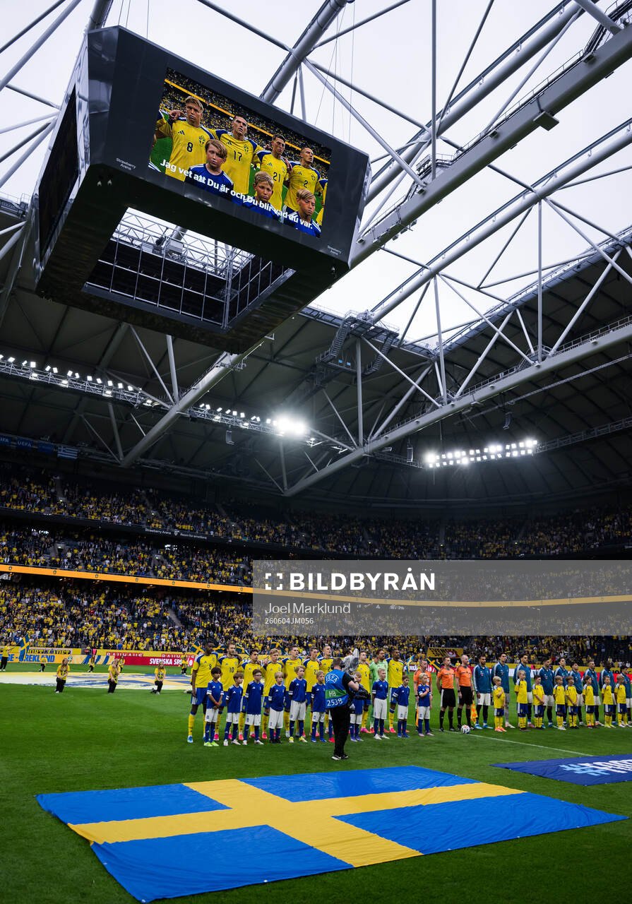 Players of Sweden and of Greece
