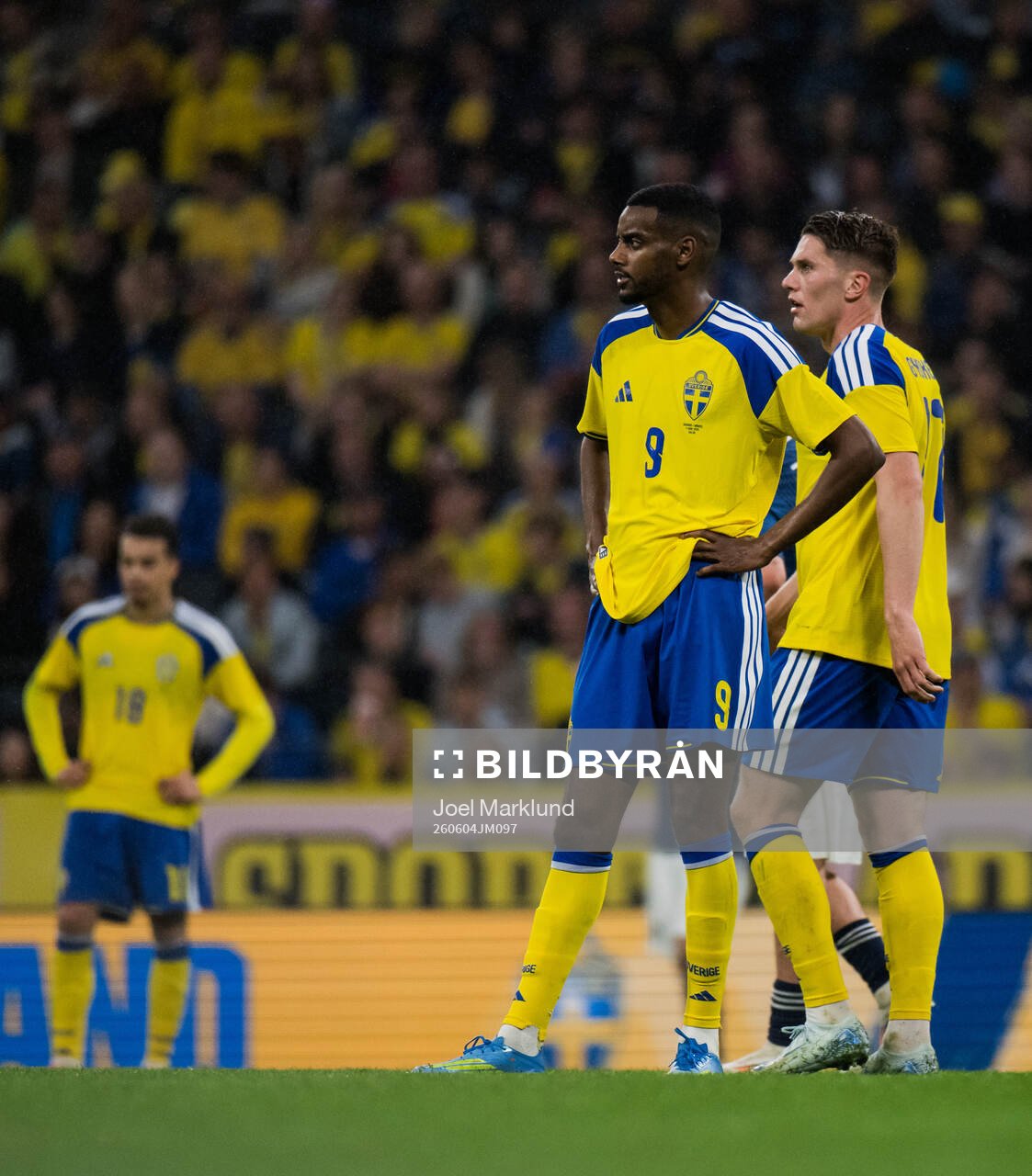 Alexander Isak and Viktor Gyökeres of Sweden