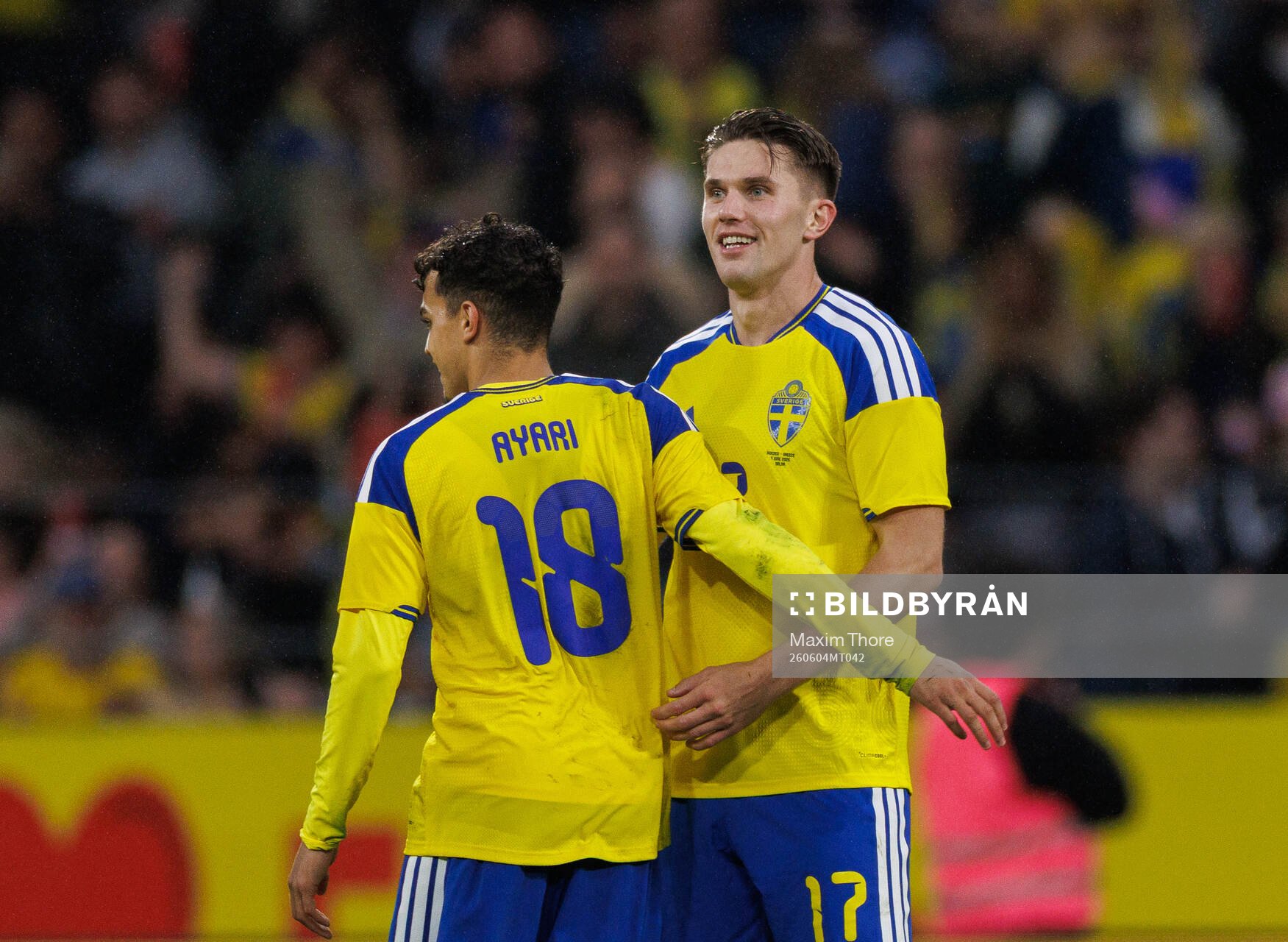 Viktor Gyökeres and Yasin Ayari of Sweden celebrate
