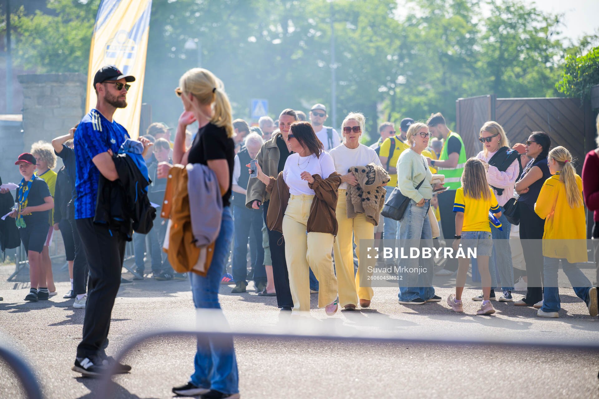 Spectators arriving