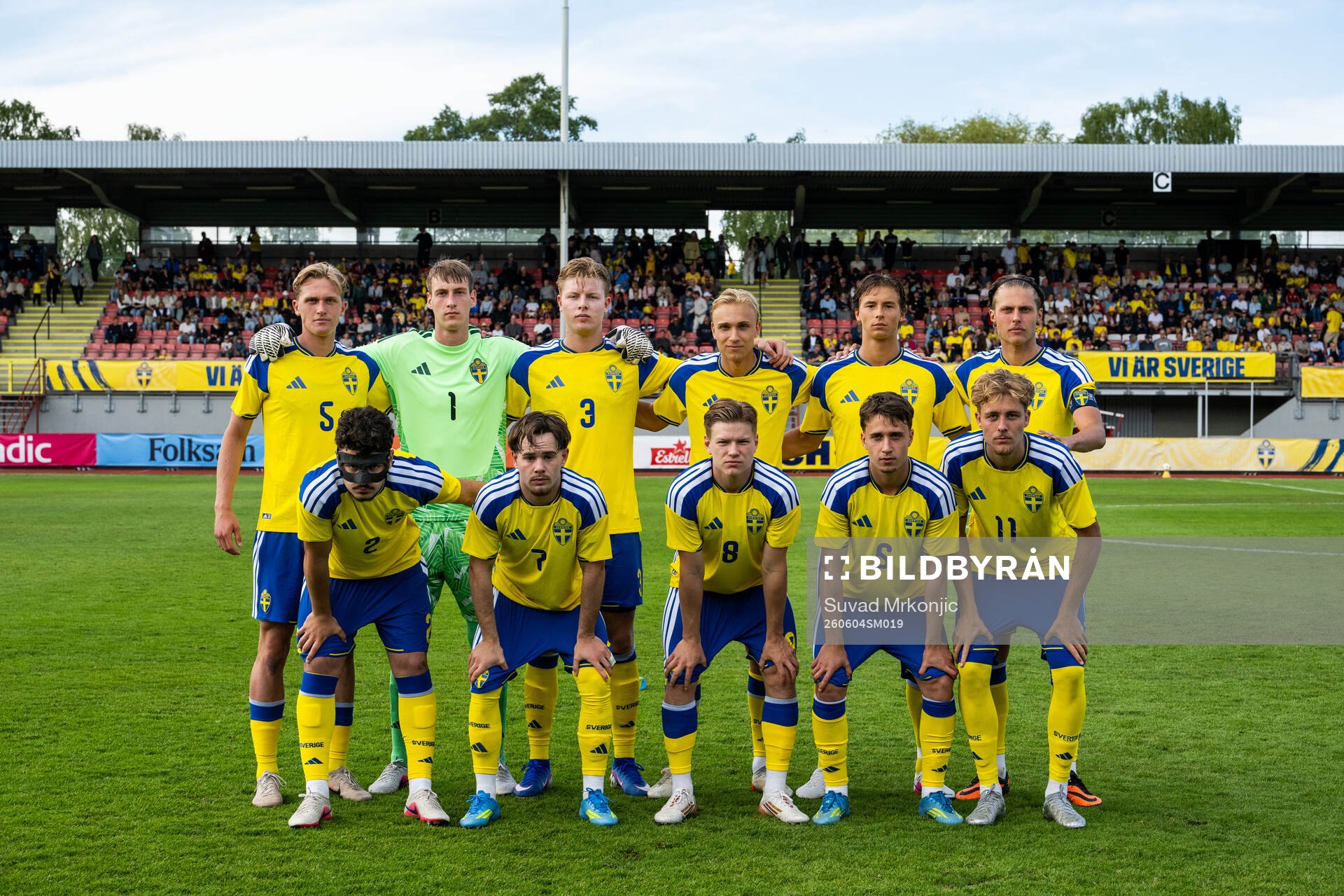 The starting eleven of Sweden pose for a photo