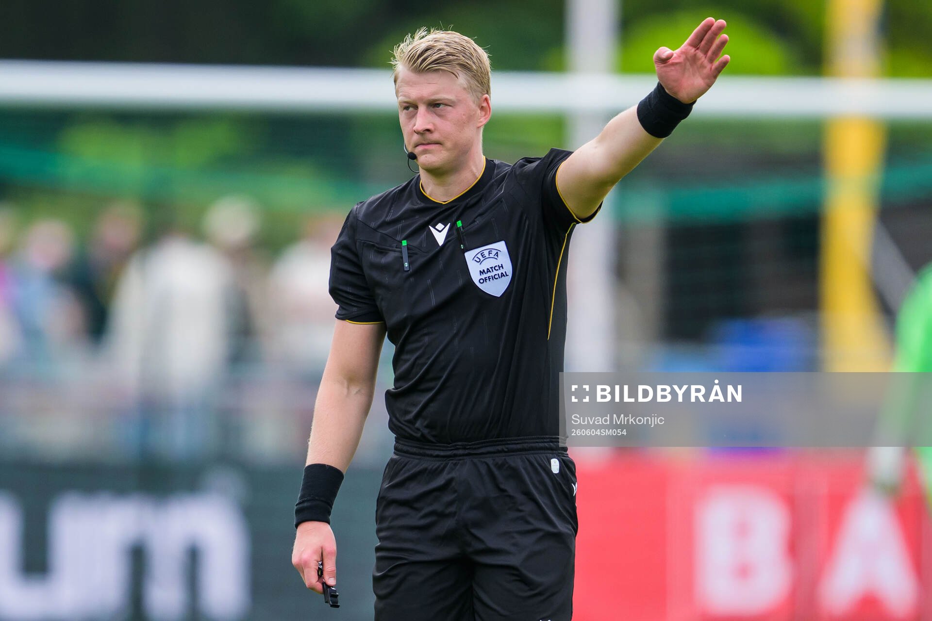 Referee Adam Ladebäck