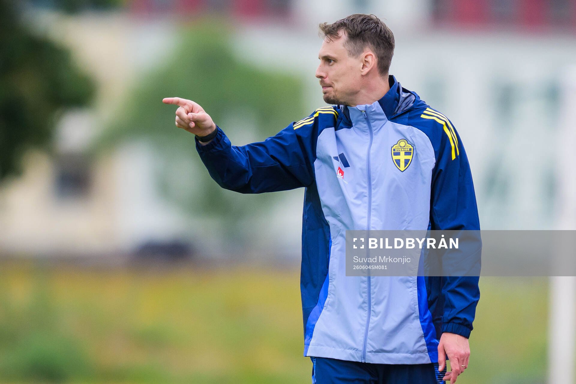 Head coach head Daniel Bäckström of Sweden