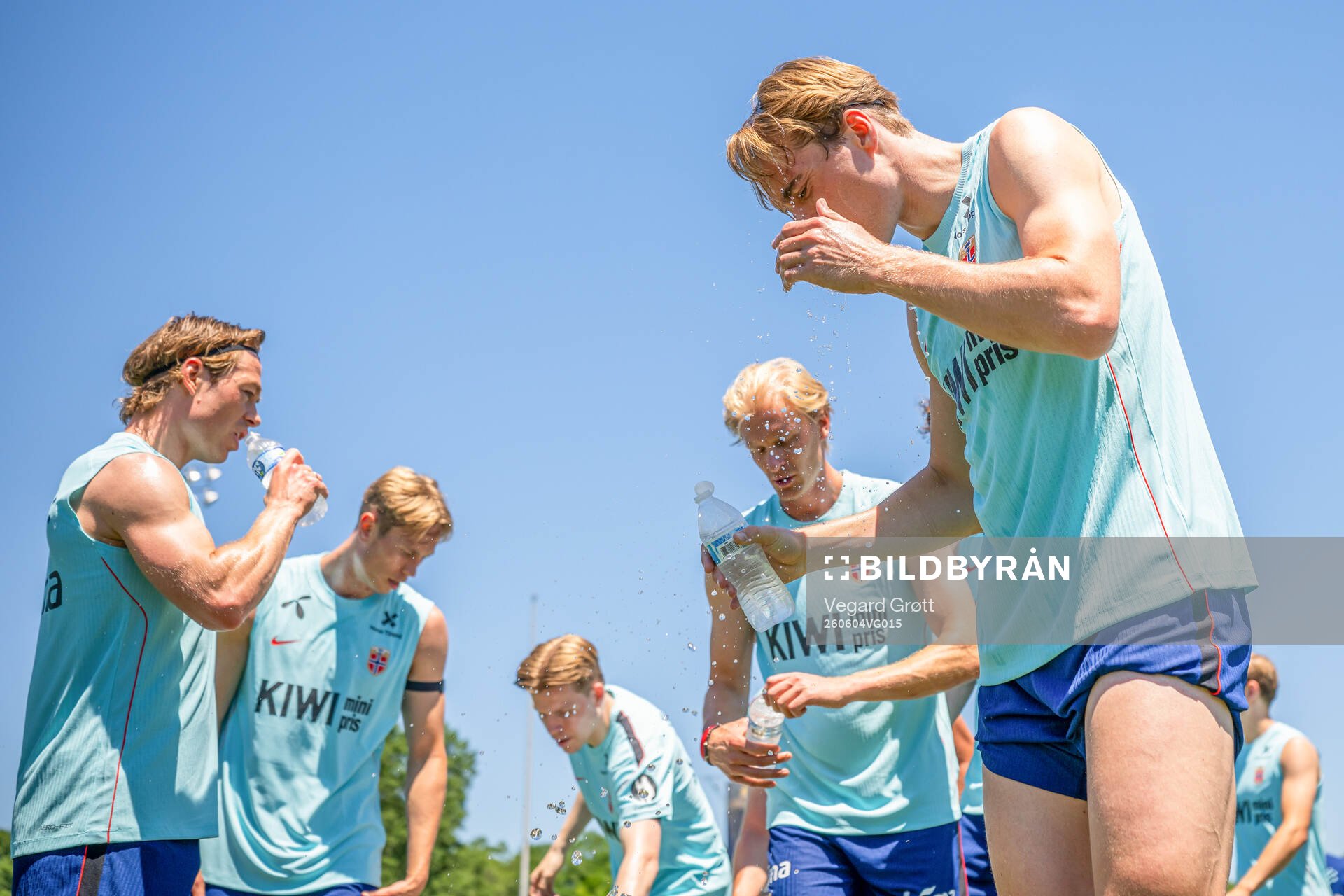 Patrick Berg, Kristian Thorstvedt and players of the