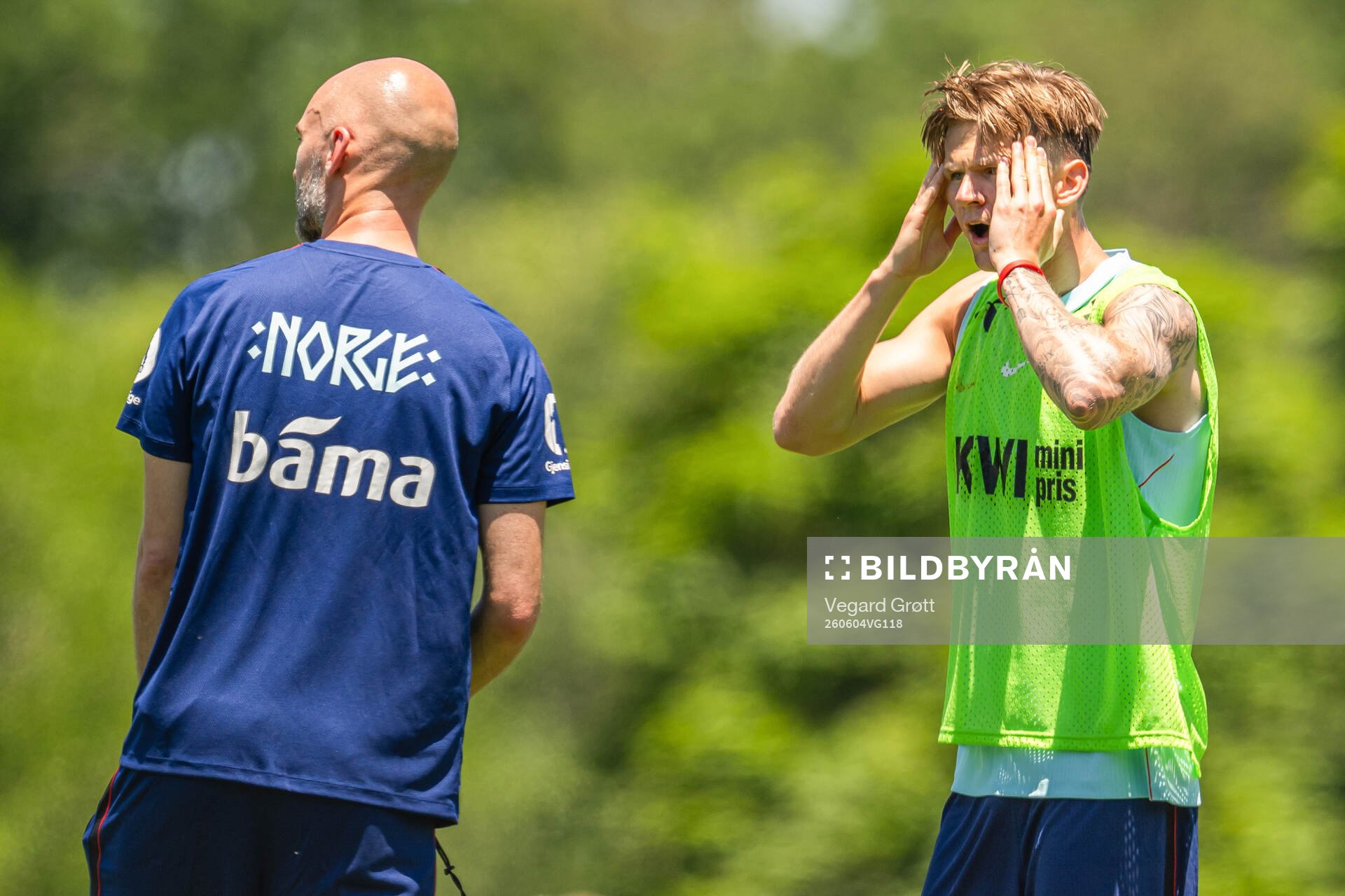 Kit manager Sigurd Ertsås and David Møller Wolfe of the