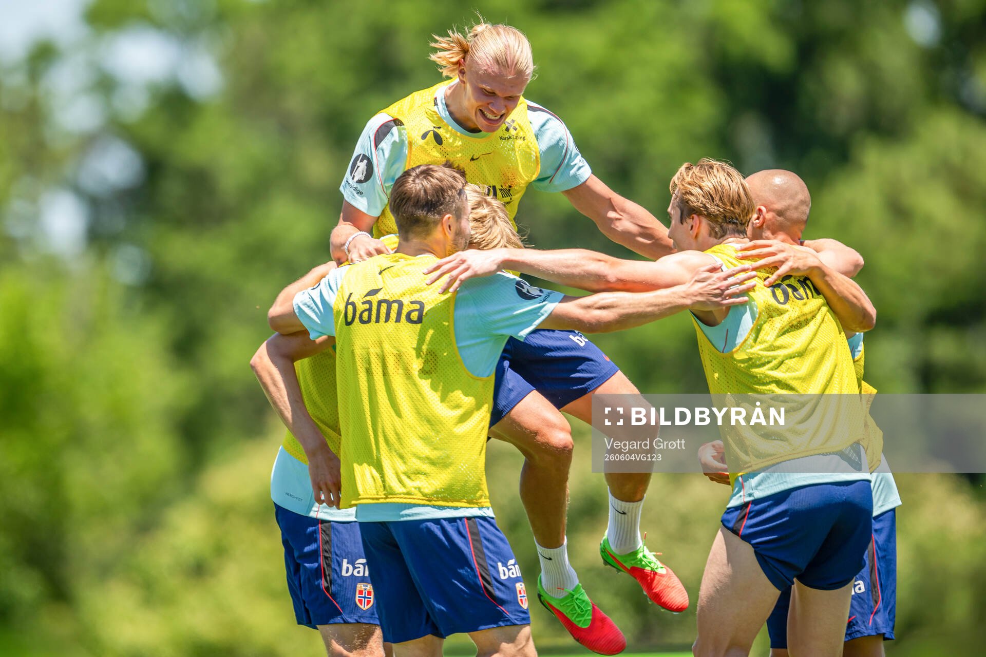 Erling Braut Haaland and players of the Norwegian national