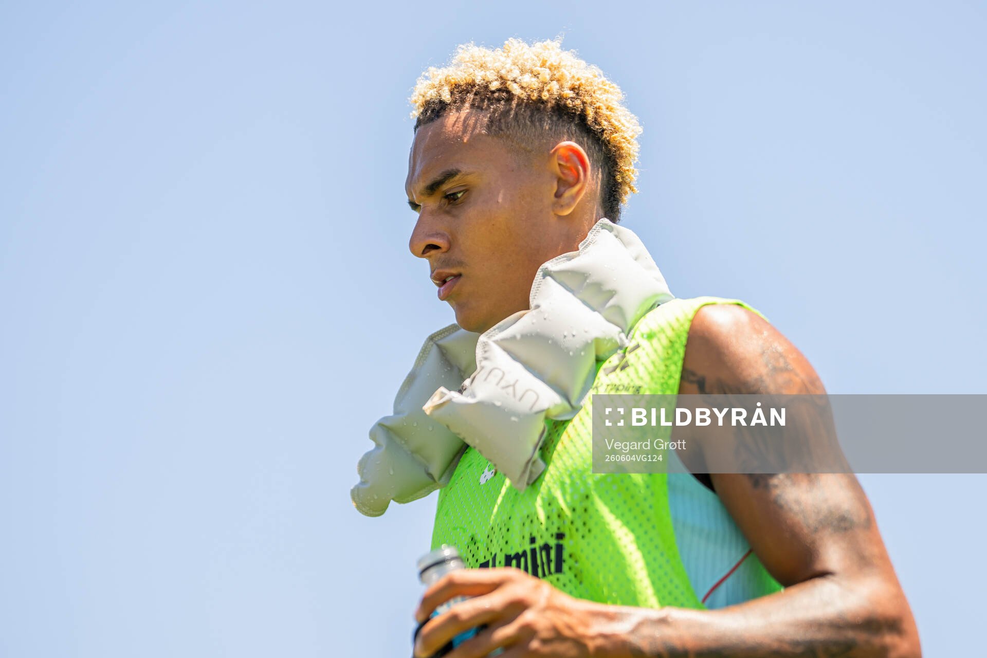 Antonio Nusa of the Norwegian national football team cools