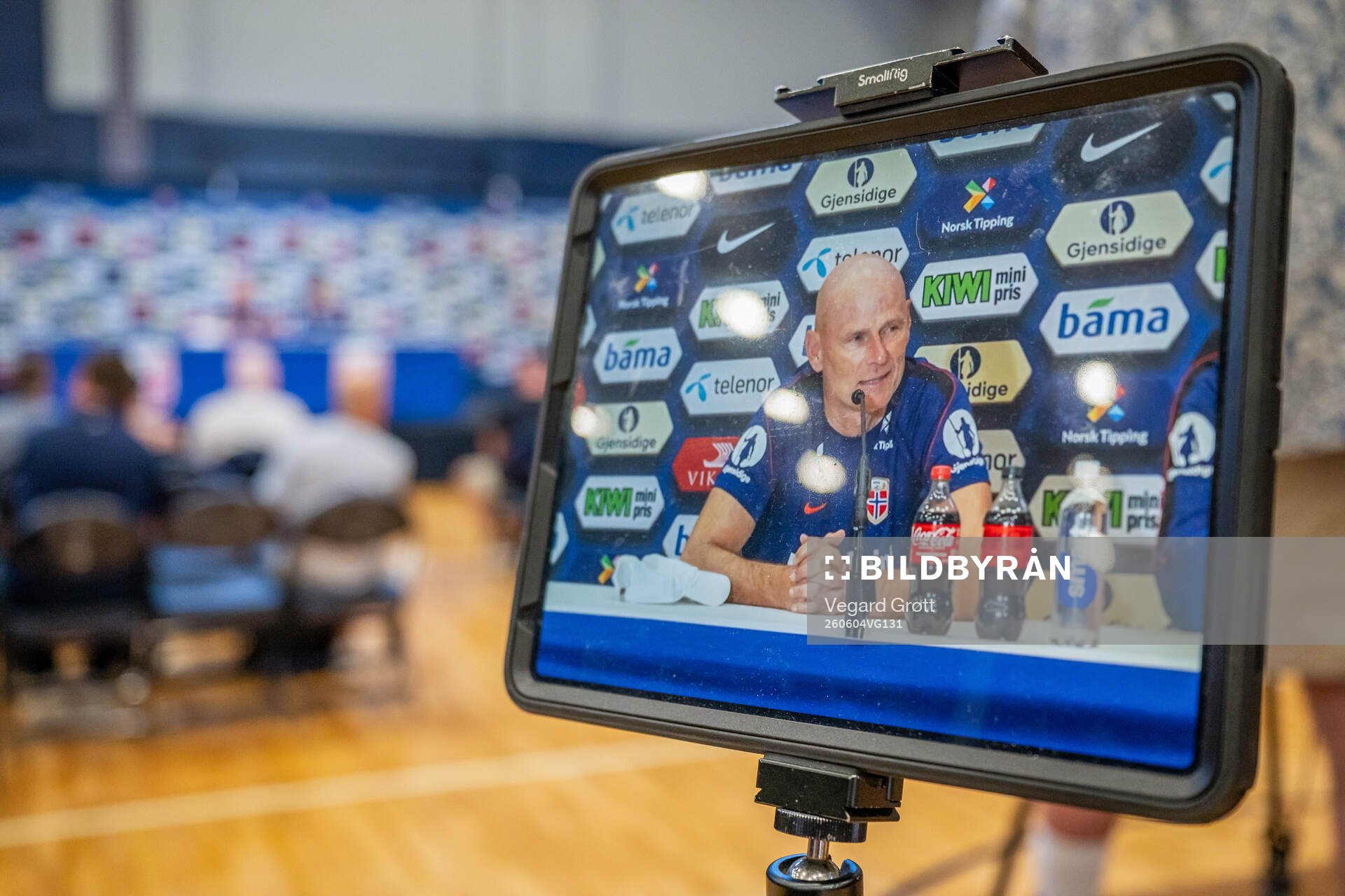 A screen shows head coach Ståle Solbakken of the Norwegian