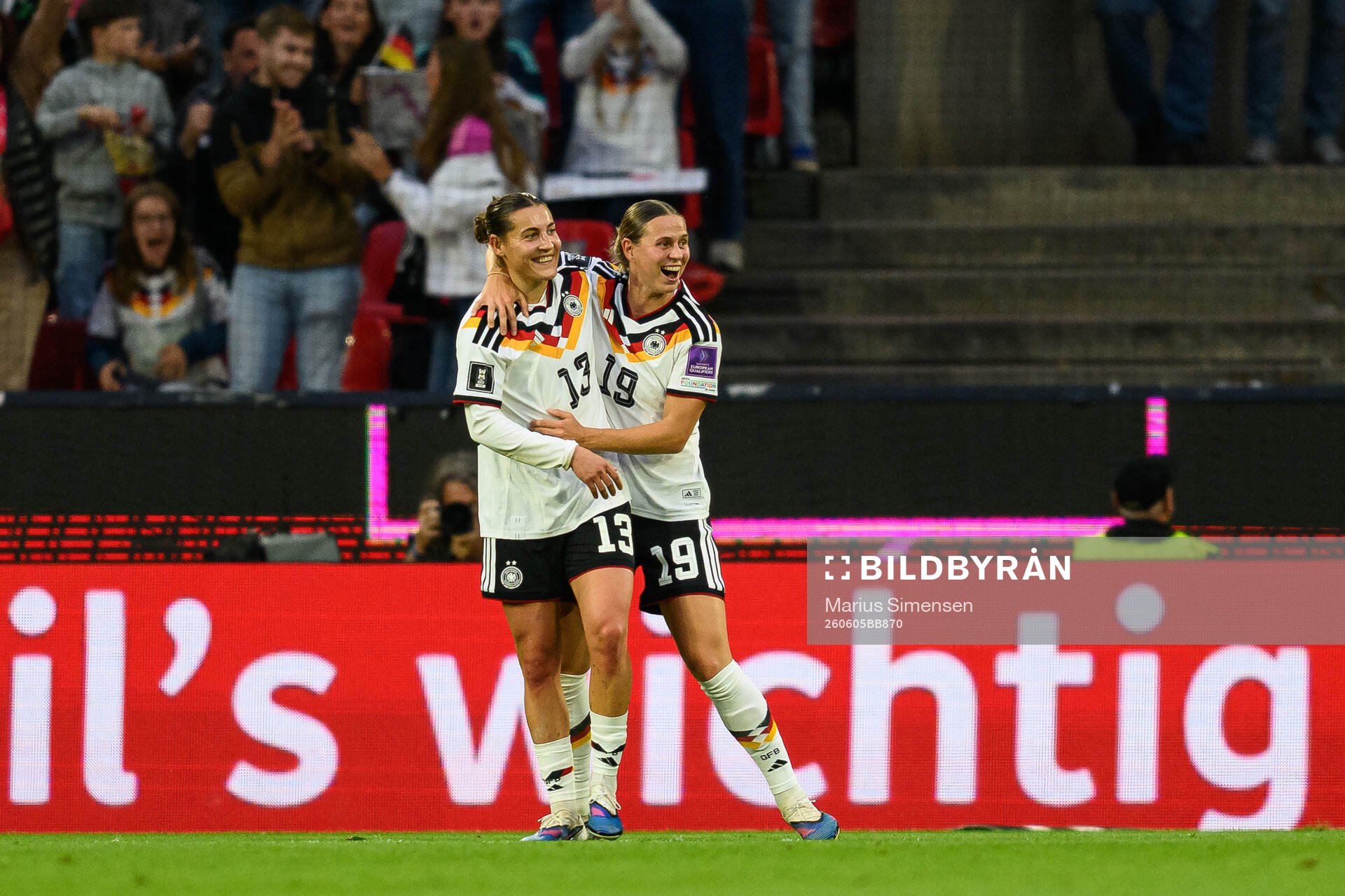 Carlotta Wamser and Klara Bühl of Germany celebrate