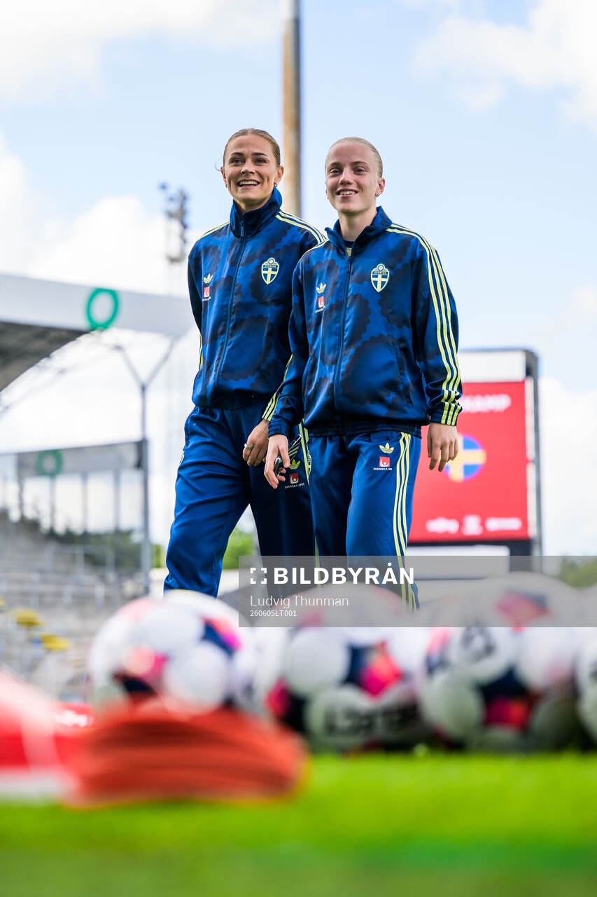 Fridolina Rolfö and Anna Sandberg of Sweden