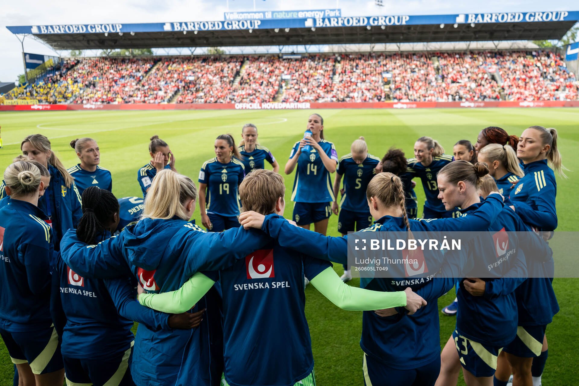Players of Sweden gather