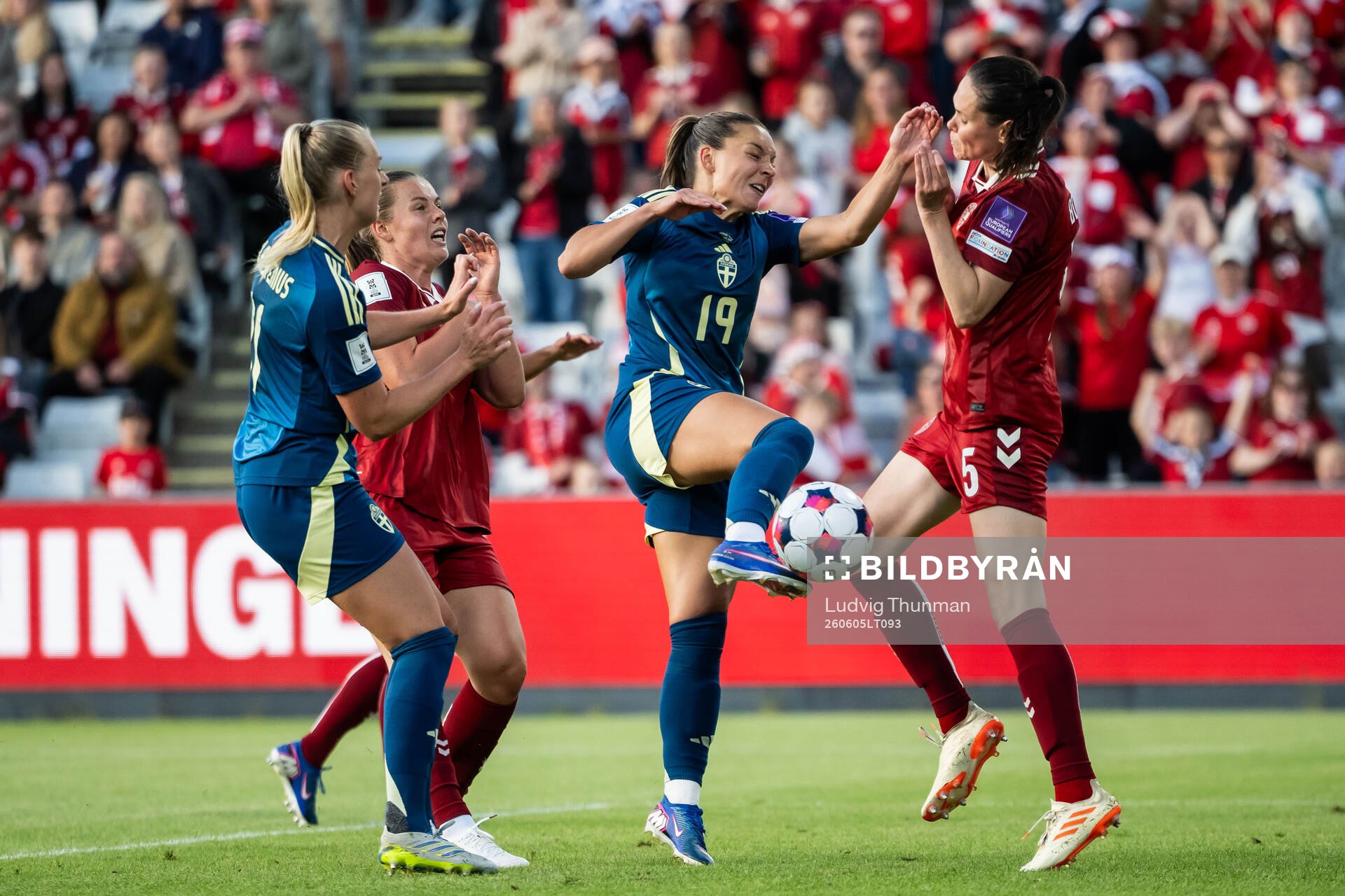 Johanna Rytting Kaneryd of Sweden scores 1-1 behind Simone
