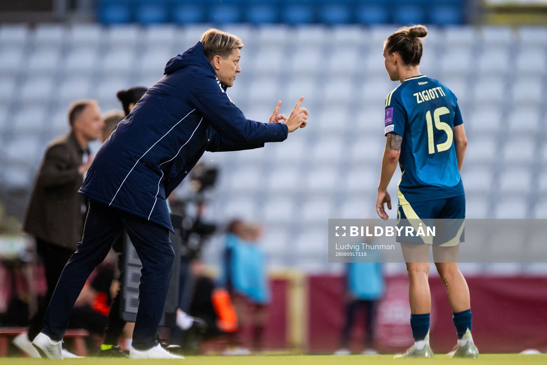 Head coach Tony Gustavsson and Julia Zigiotti Olme of Sweden