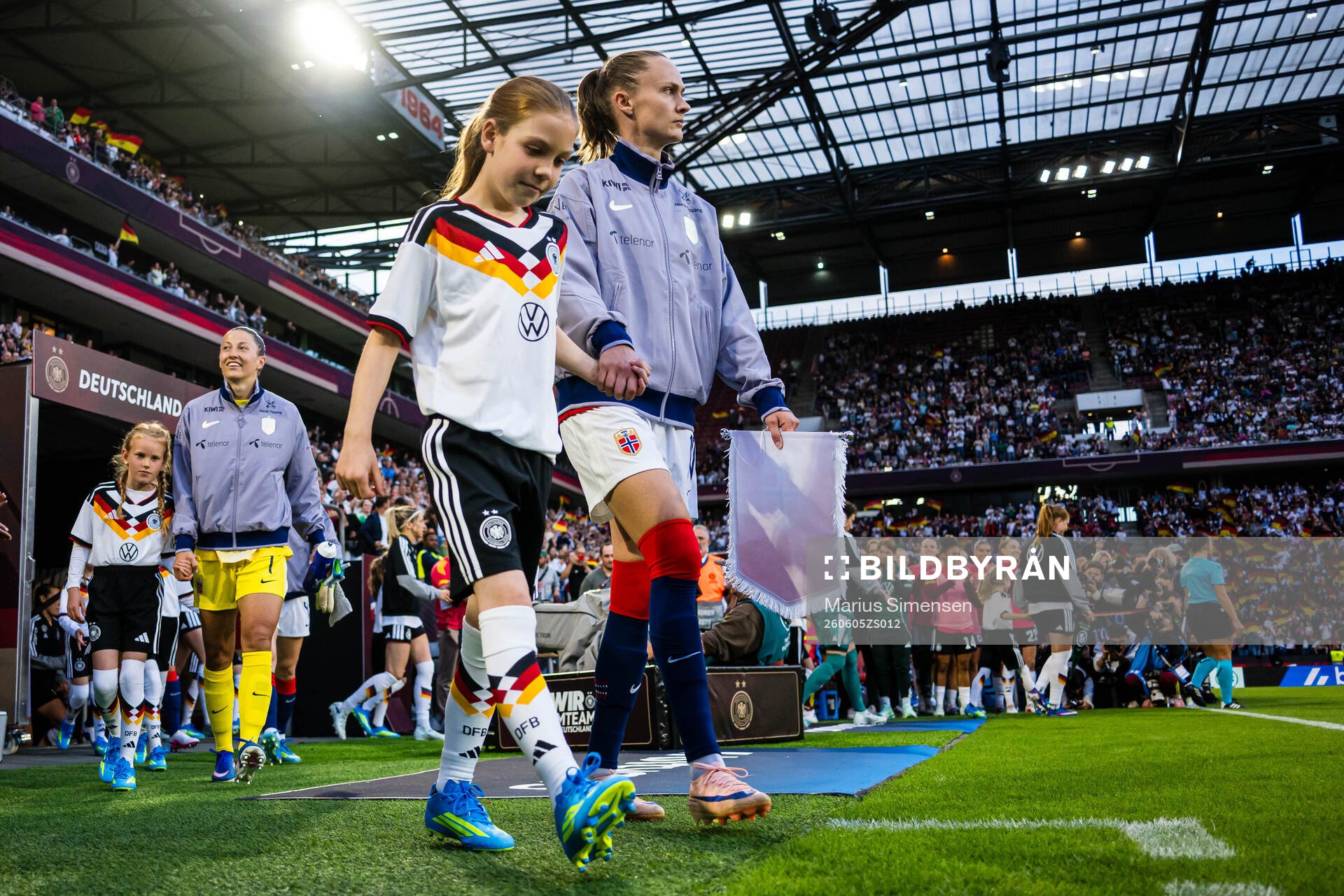 Caroline Graham Hansen of Norway warms up