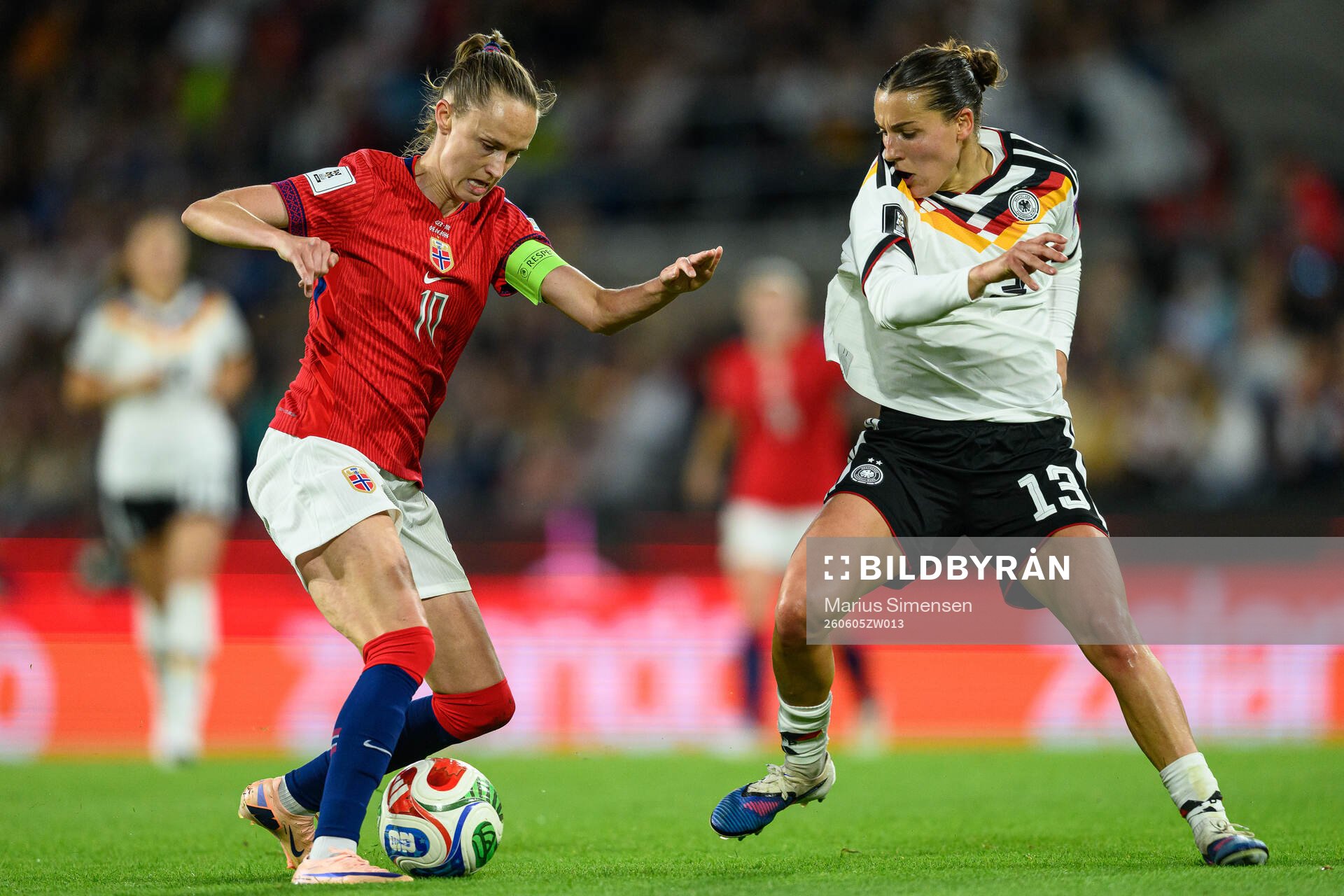 Caroline Graham Hansen of Norway and Carlotta Wamser of