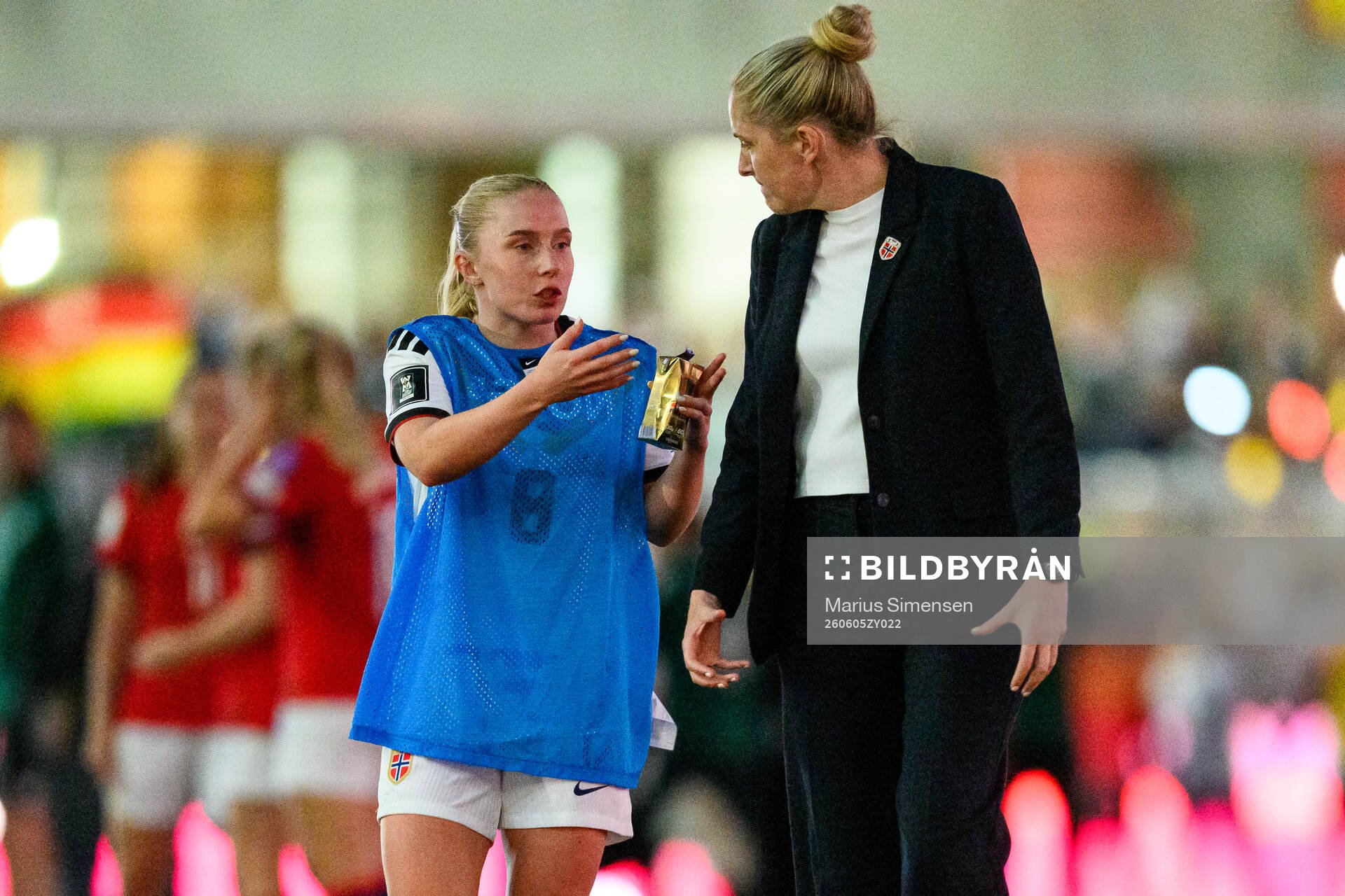 Thea Bjelde and Head coach Gemma Grainger of Norway