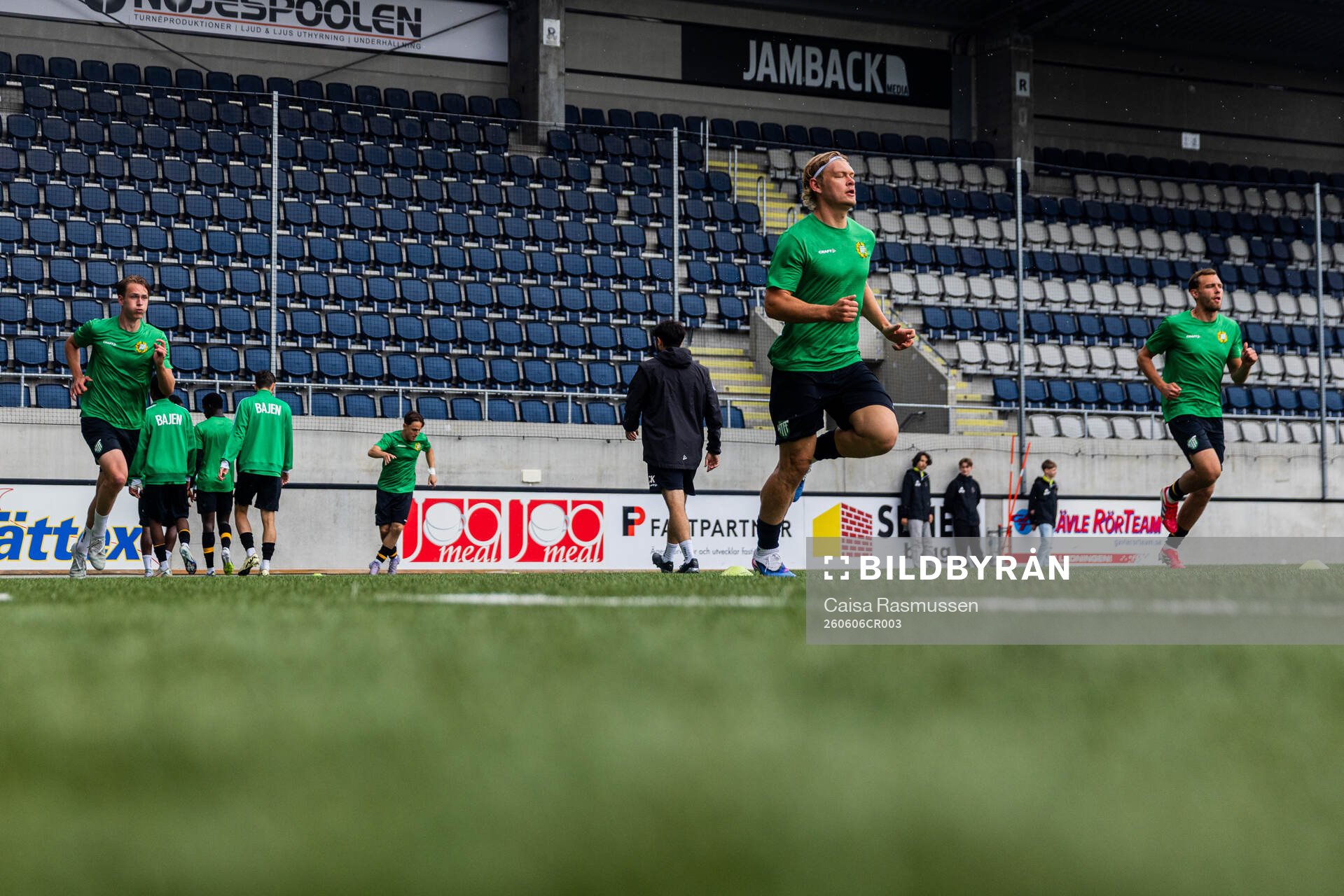 Hammarby TFFs spelare värmer upp