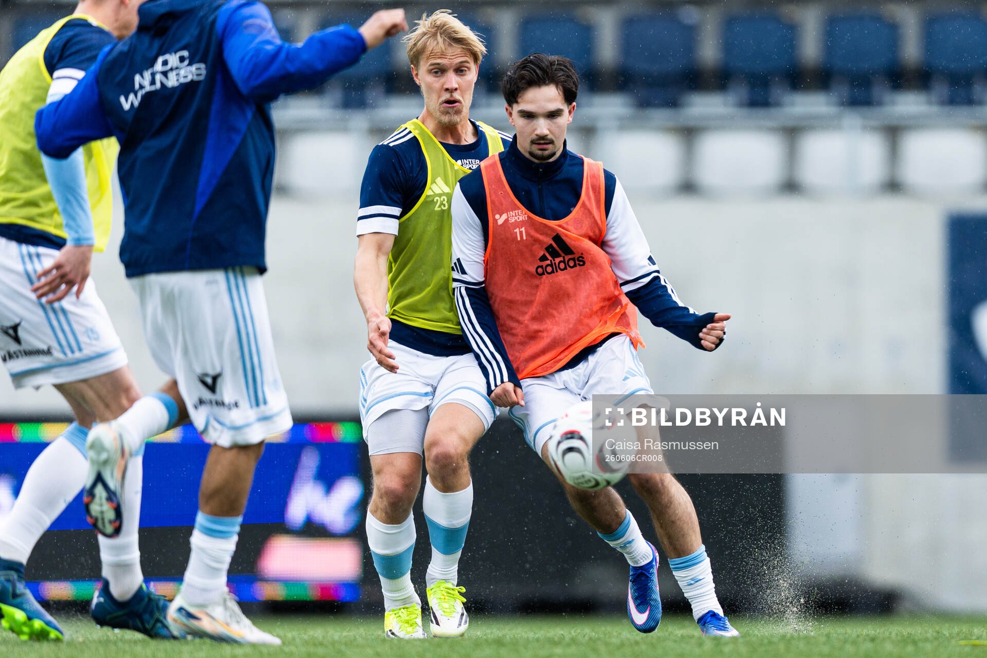 Gefles Noah Odin Lundström och Lukas Vikgren värmer upp