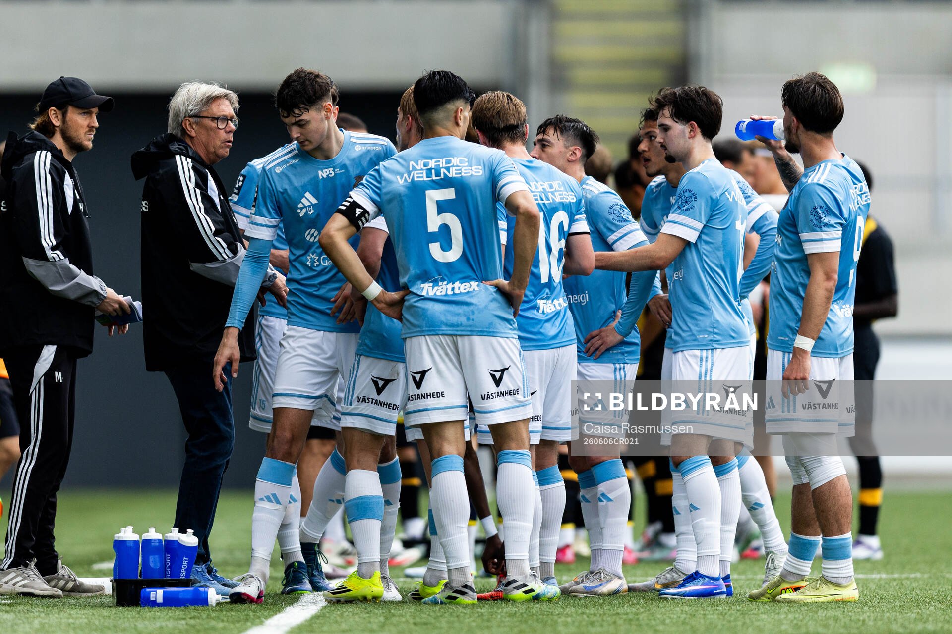 Gefles huvudtränare Pelle Olsson med spelarna