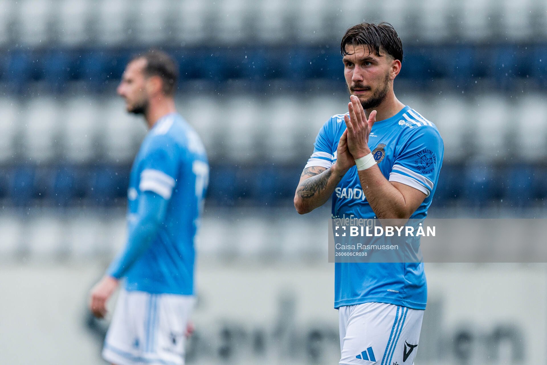 Gefles Alen Zahirovic tackar supportrarna