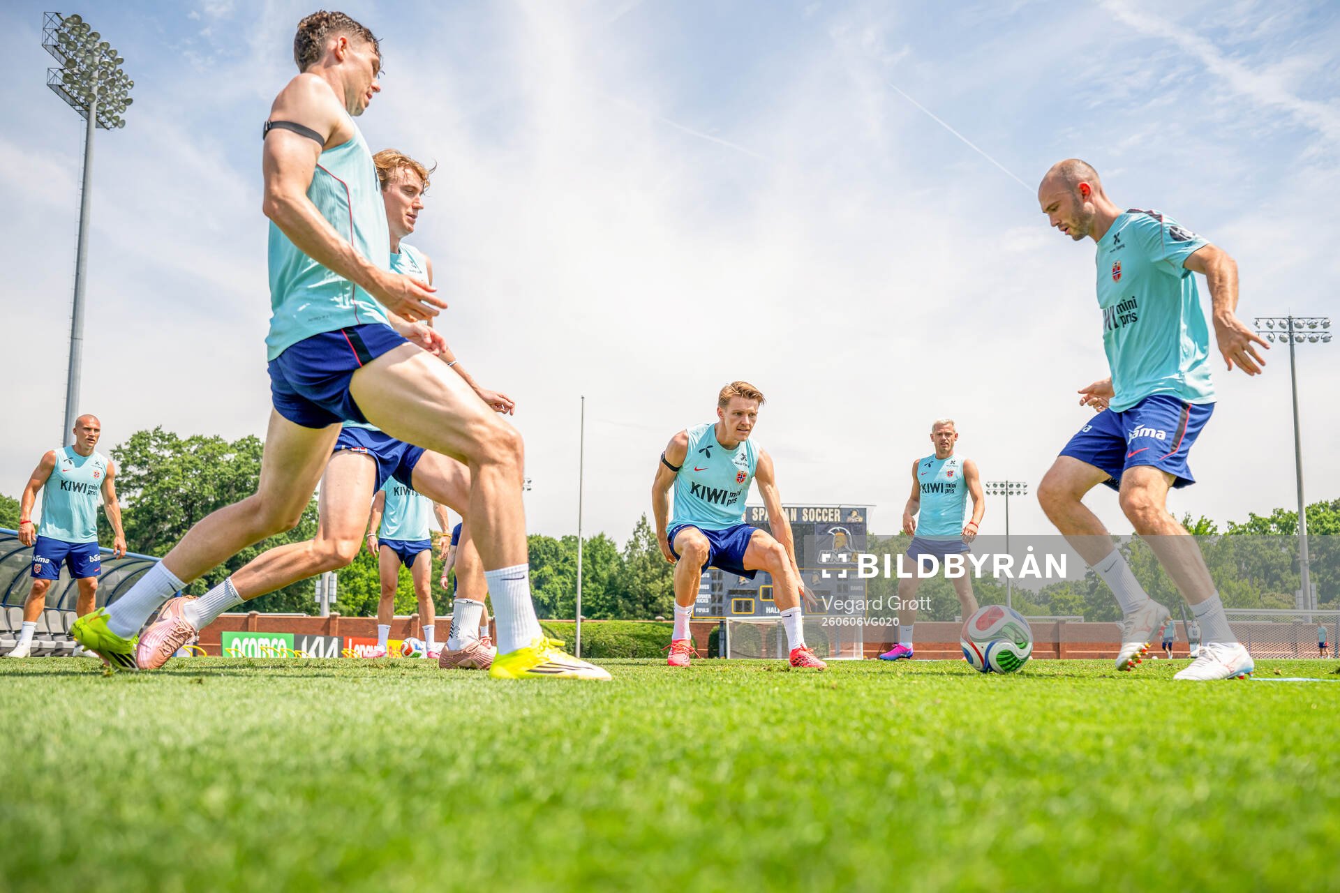 Martin Ødegaard, Fredrik Aursnes and players of the