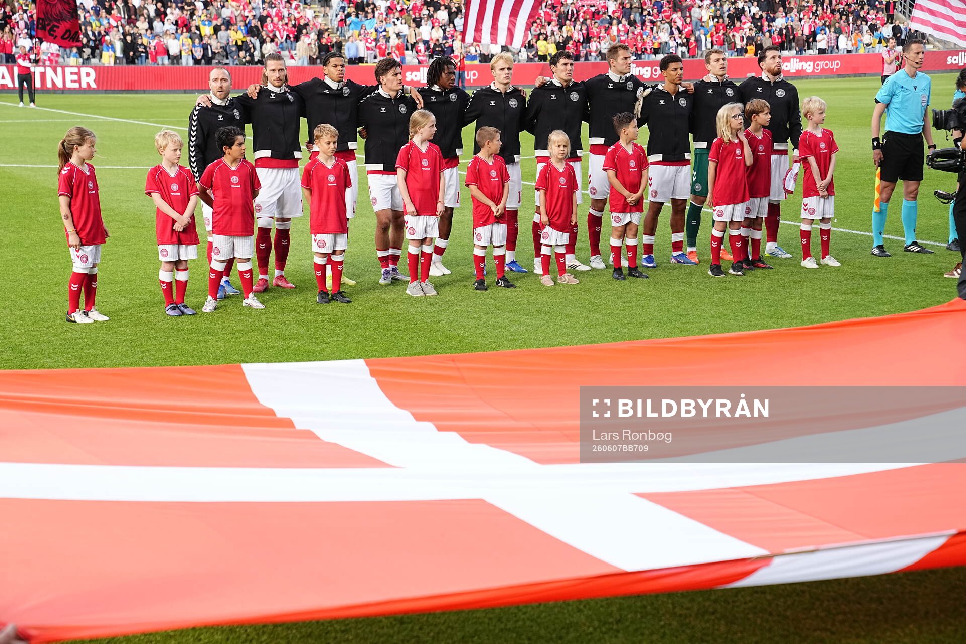 ODENSE, DANMARK - 7. JUNI 2026:  Danmark vid line-up: