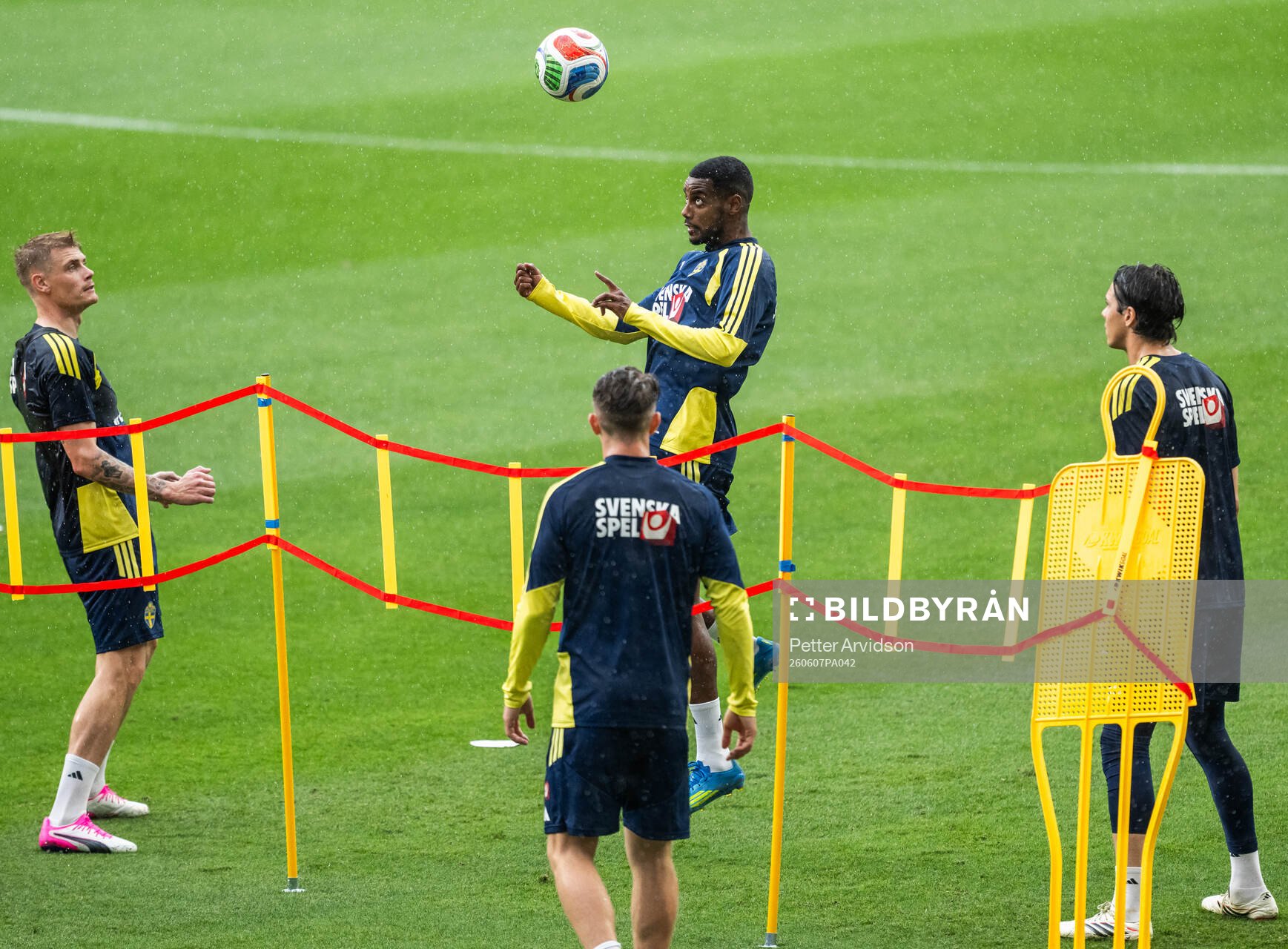 Eric Smith and Alexander Isak of the Swedish national
