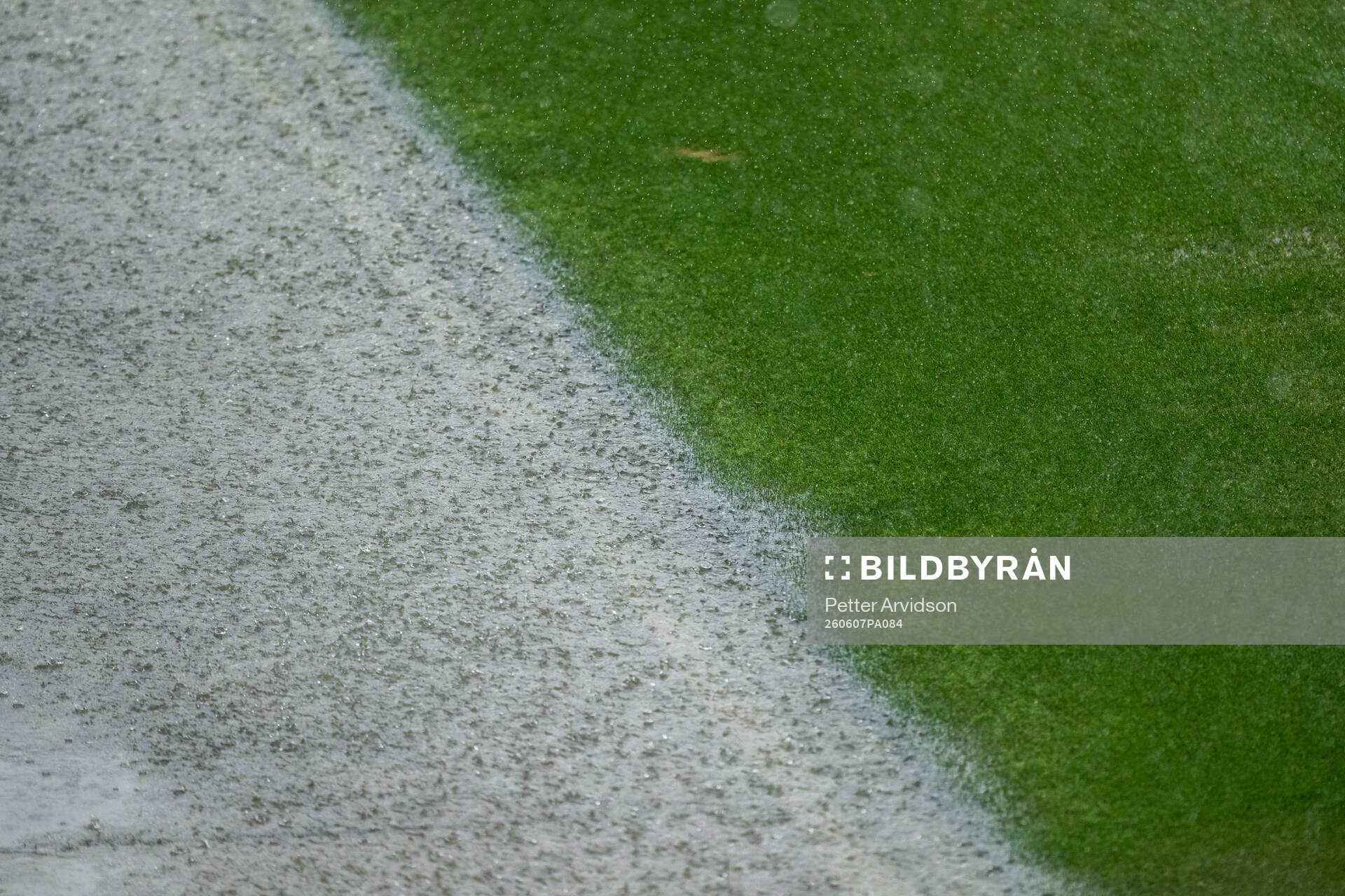 Rain at a training session with the Swedish national
