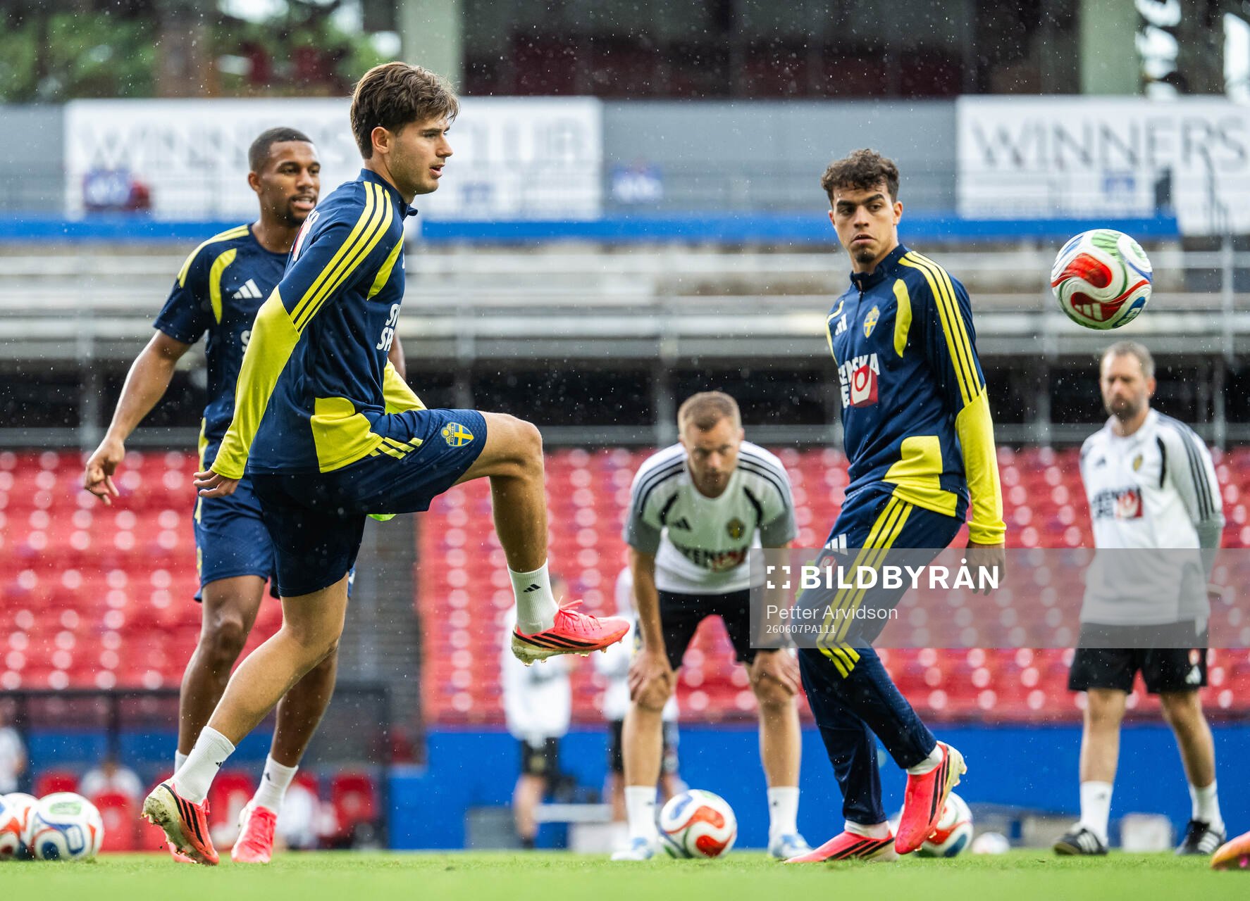 Isak Hien, Besfort Zeneli and Yasin Ayari of the Swedish