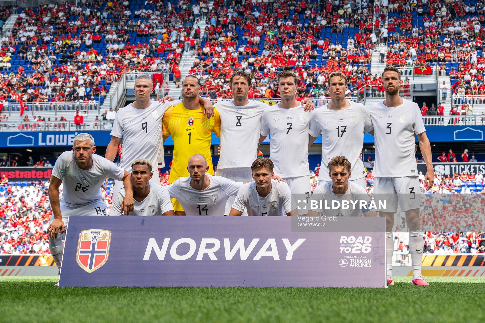 The starting eleven of Norway pose for a photo