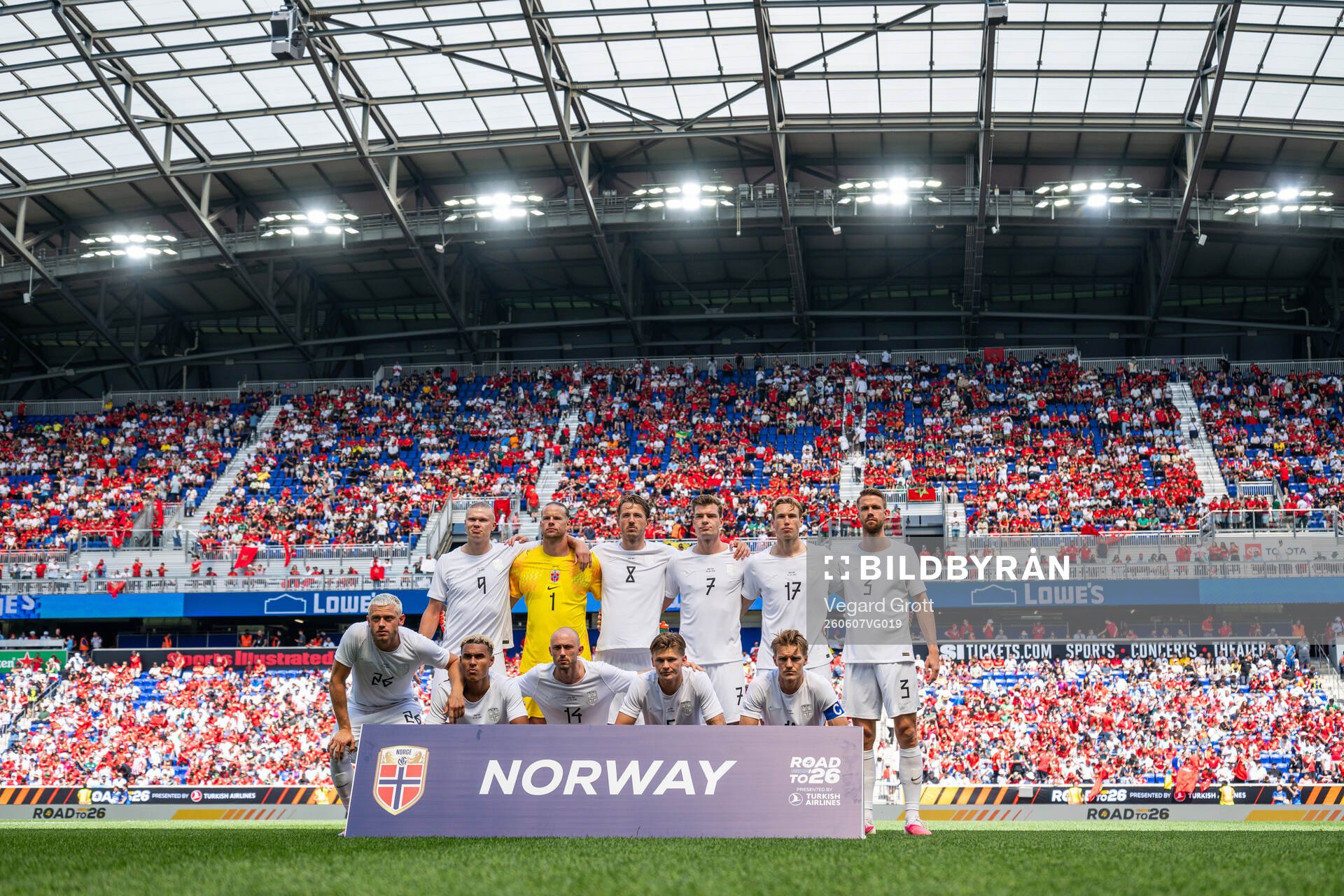 The starting eleven of Norway pose for a photo