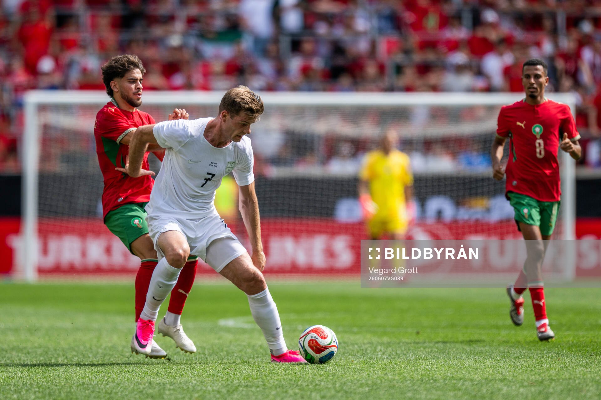 Abde Ezzalzouli of Morocco and Alexander Sørloth of Norway