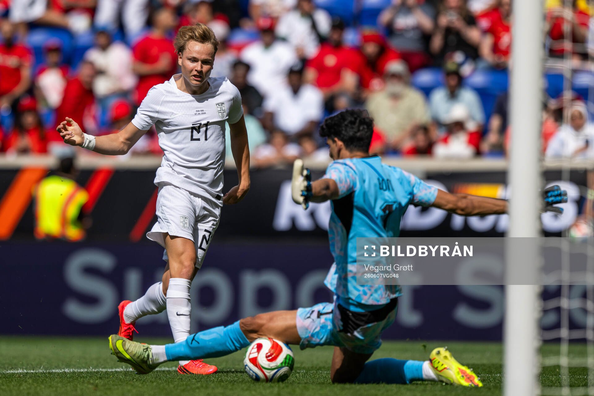 Andreas Schjelderup of Norway and goalkeeper Yassine Bounou