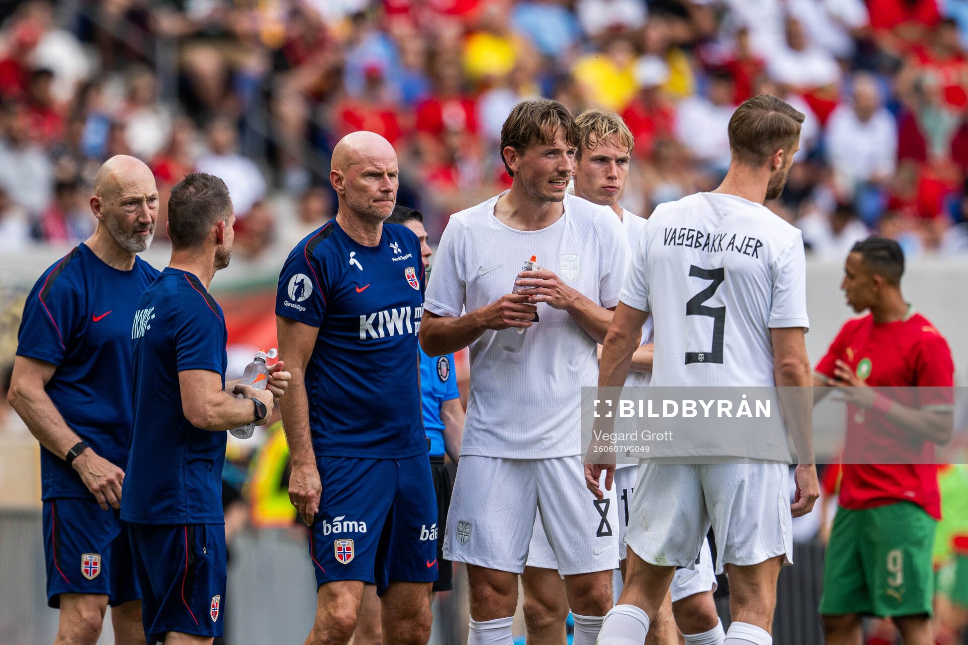 Head coach Ståle Solbakken and Sander Berge of Norway
