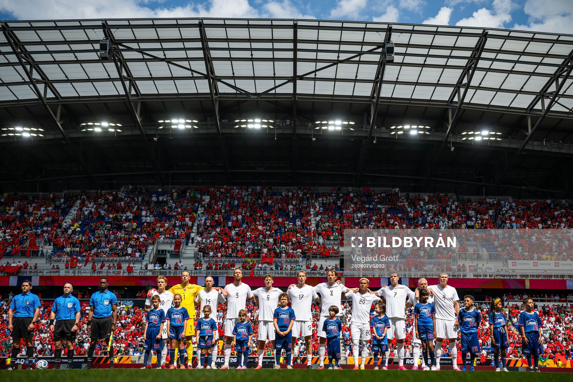 Players of Norway line up