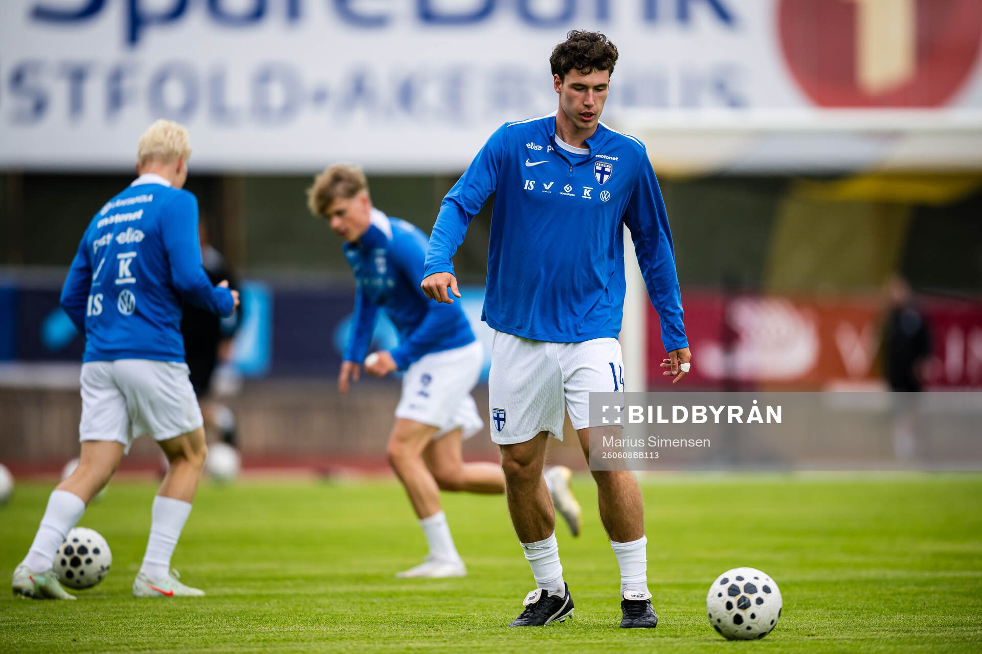 Daniel Armstrong of Finland warms up