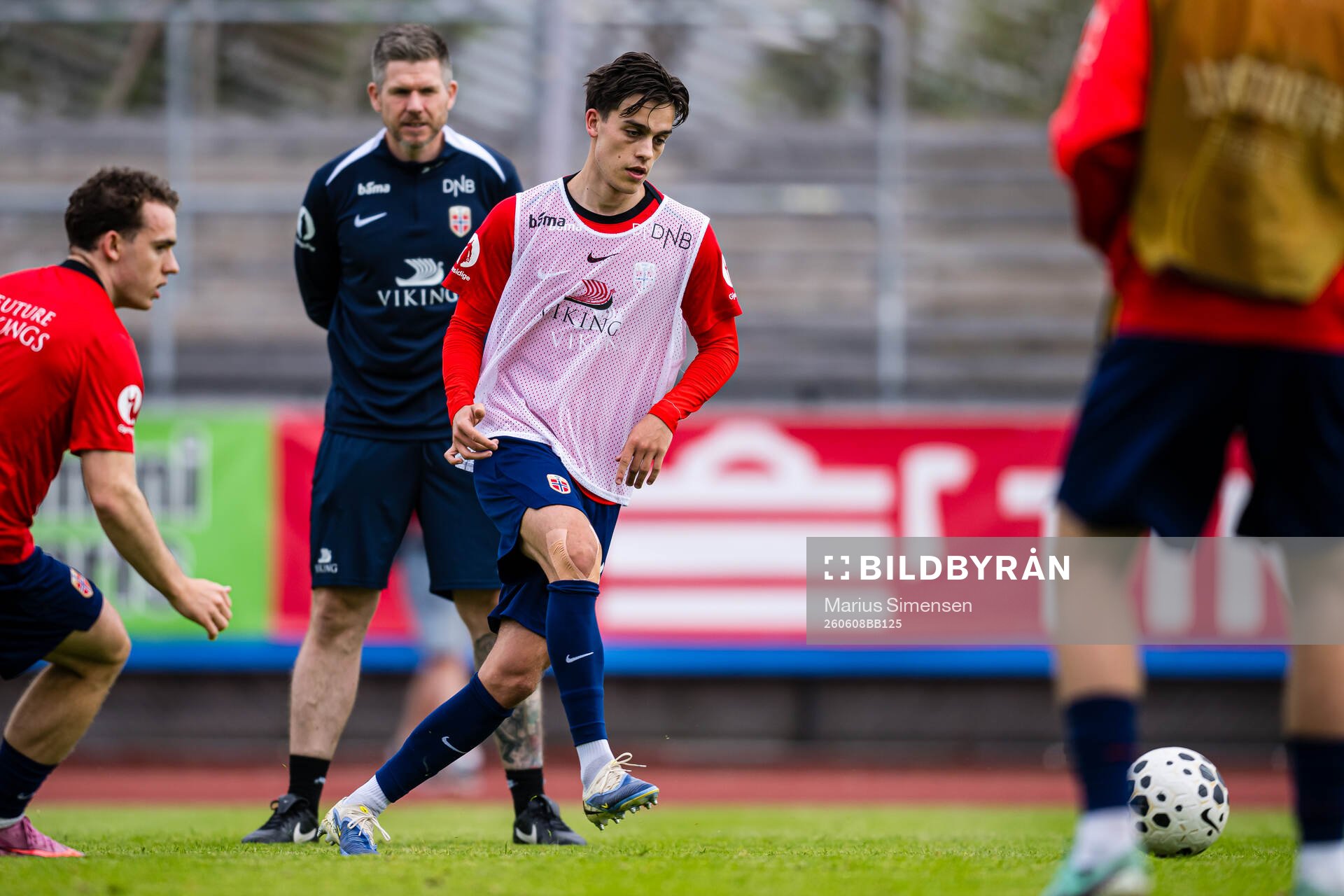 Magnus Riisnæs of Norway warms up
