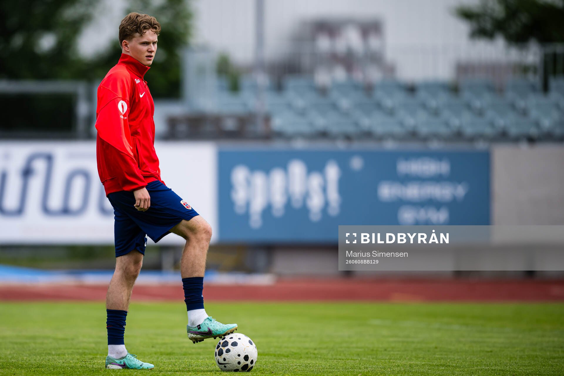 Kristian Lonebu of Norway warms up