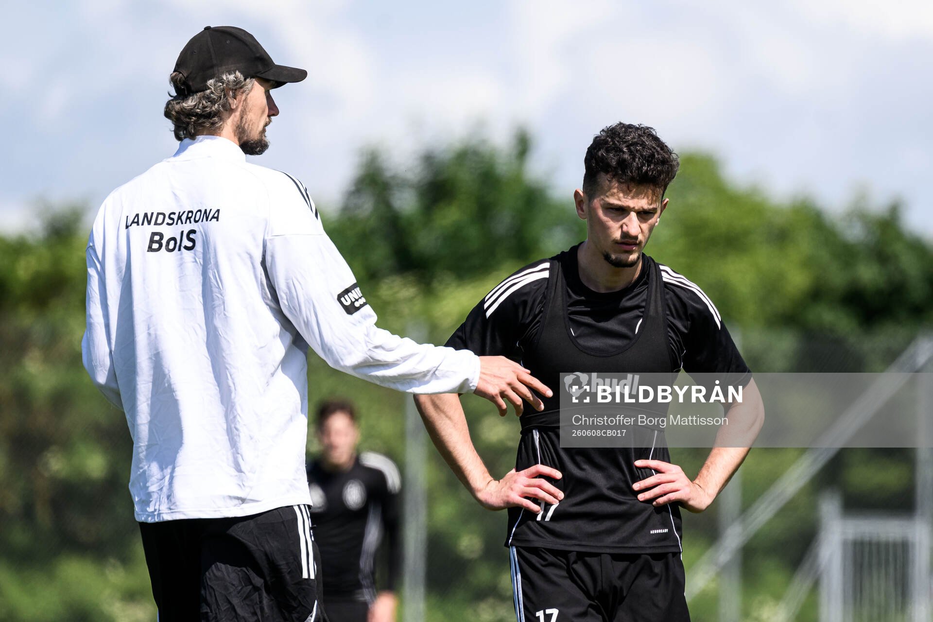 Tränare Robin Asterhed och Gent Elezaj
