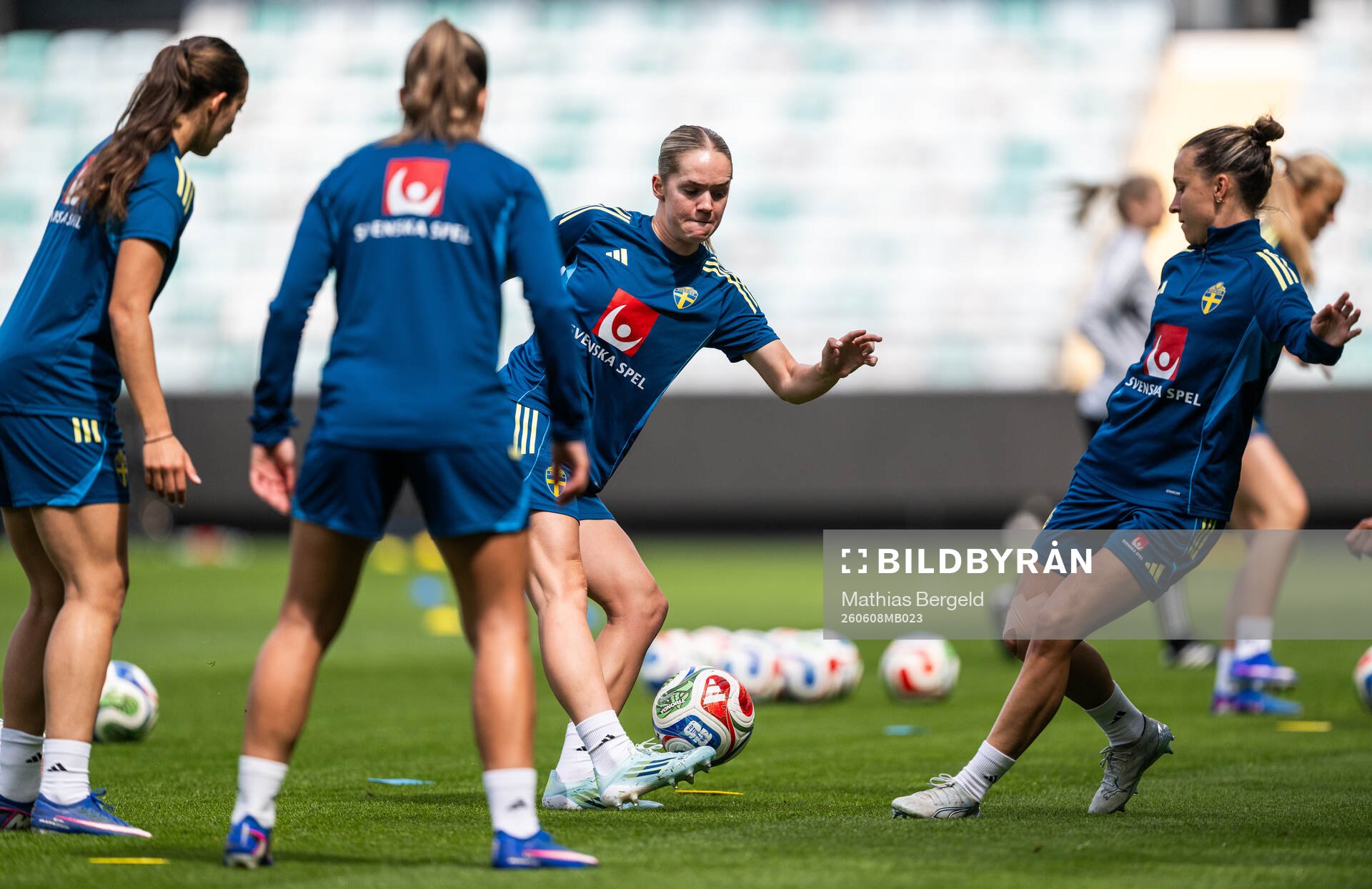 Hanna Lundkvist and Julia Zigiotti Olme of the Swedish