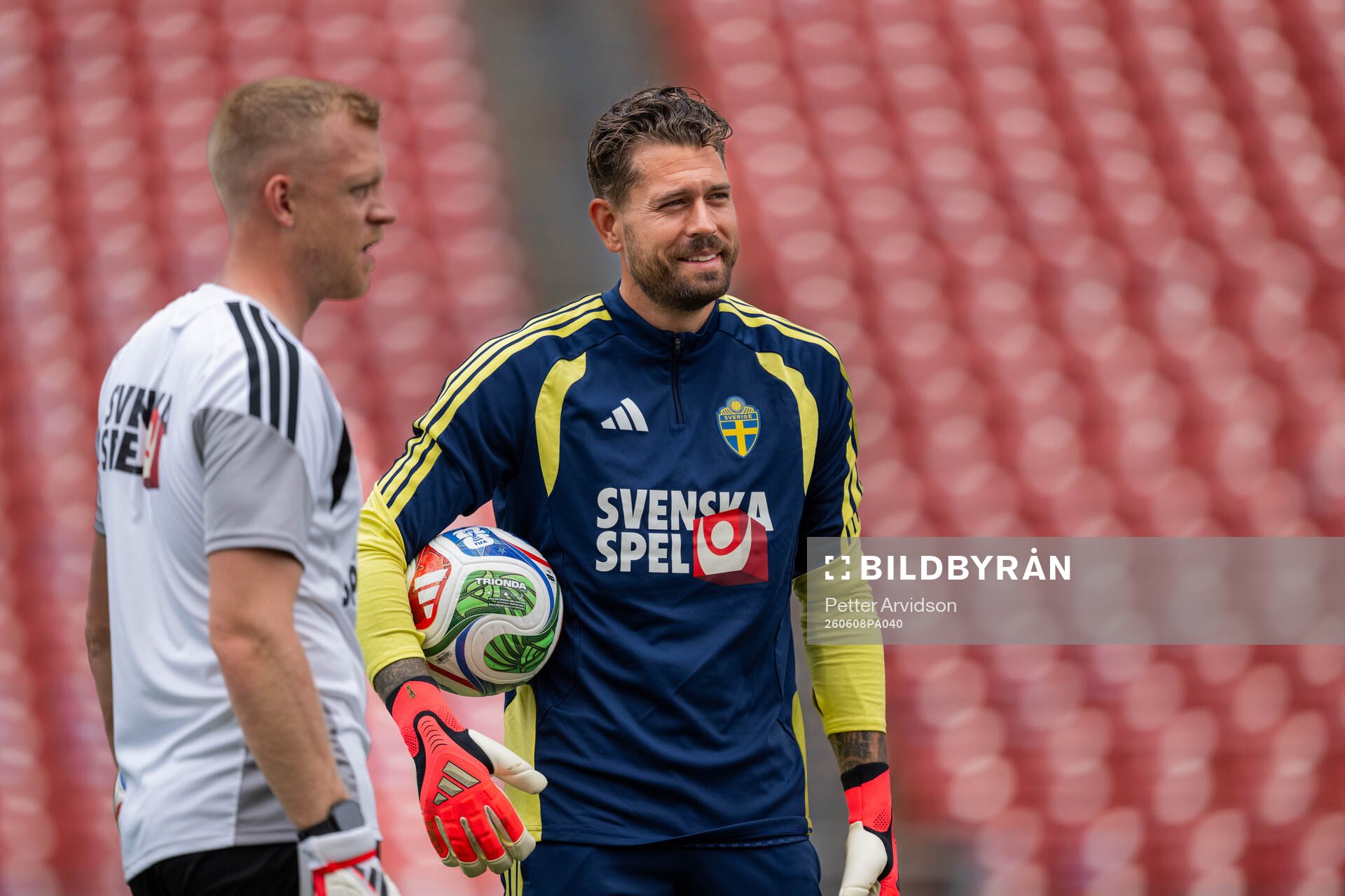 Goalkeeper coach Linus Kandolin and goalkeeper Kristoffer