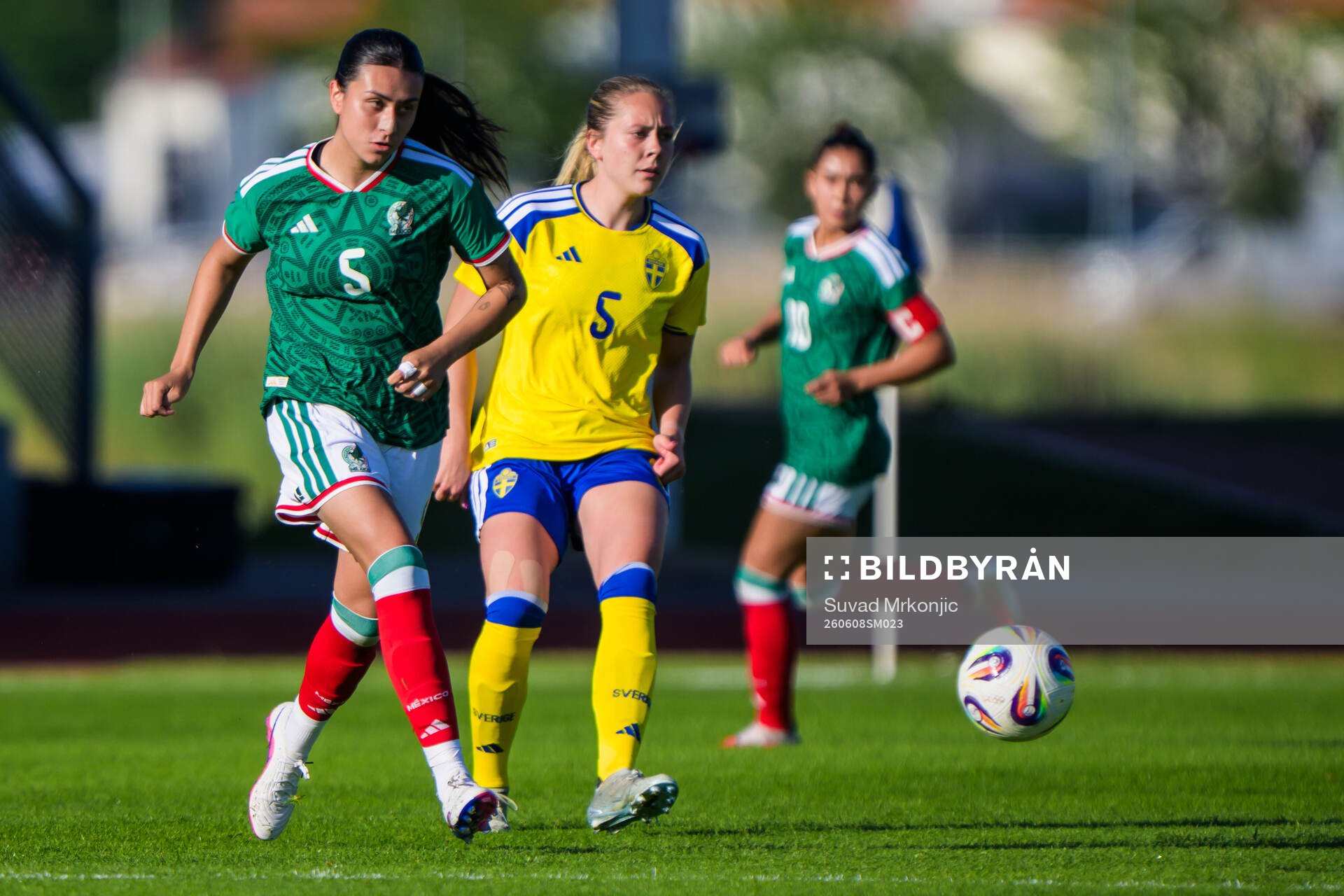 Natalia Judith Colin Ruiz of Mexico and Alice Bergström of