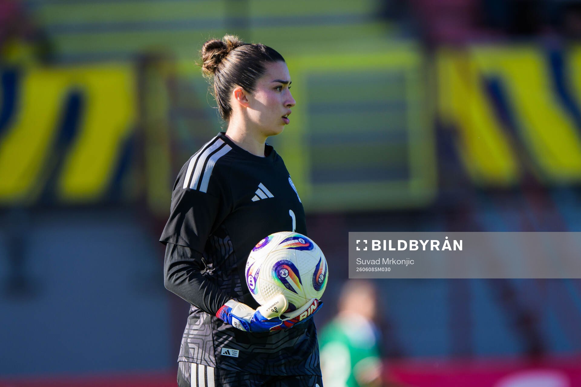 Goalkeeper Celeste Maryel Espino Medoza of Mexico