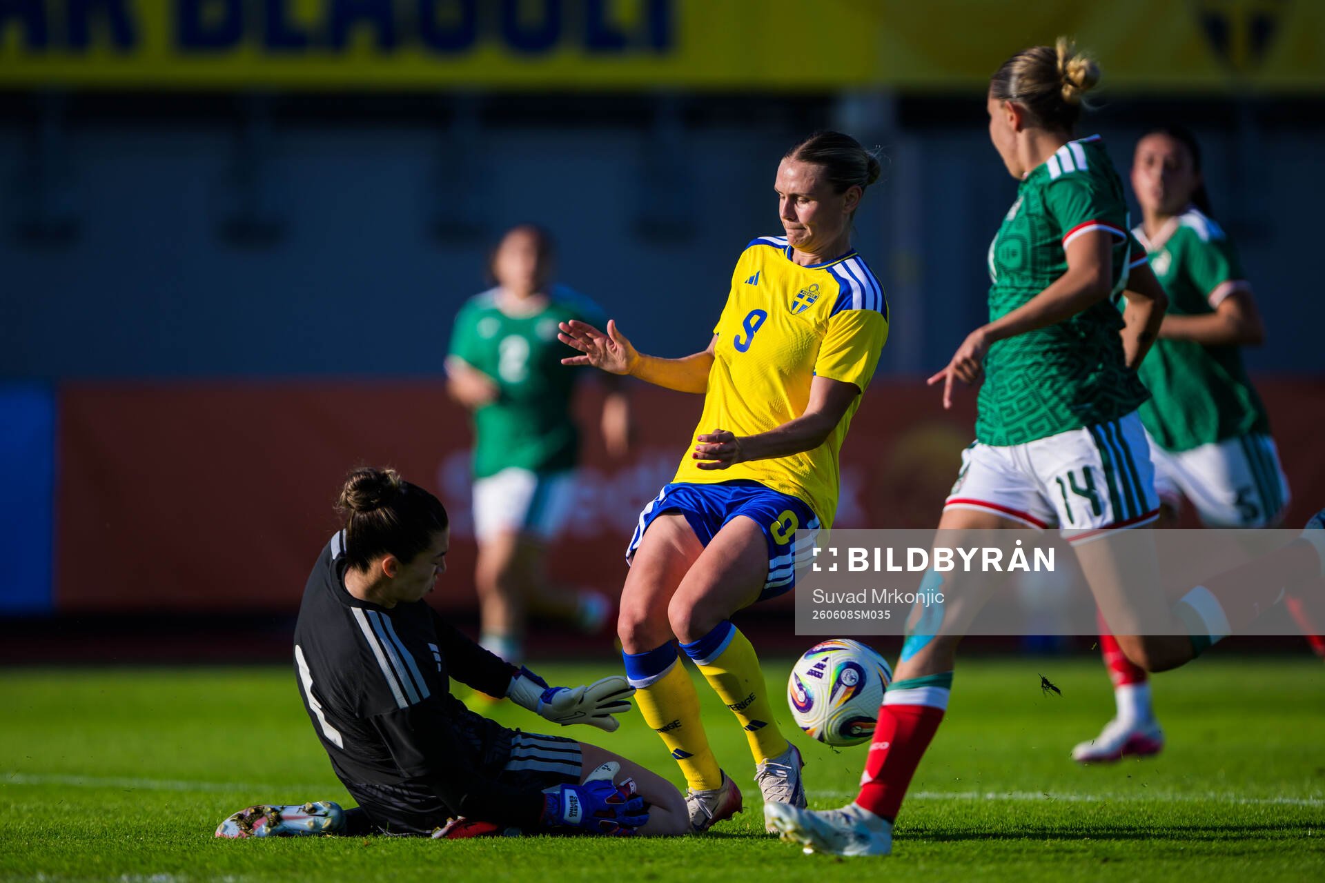 Goalkeeper Celeste Maryel Espino Medoza of Mexico and Maja
